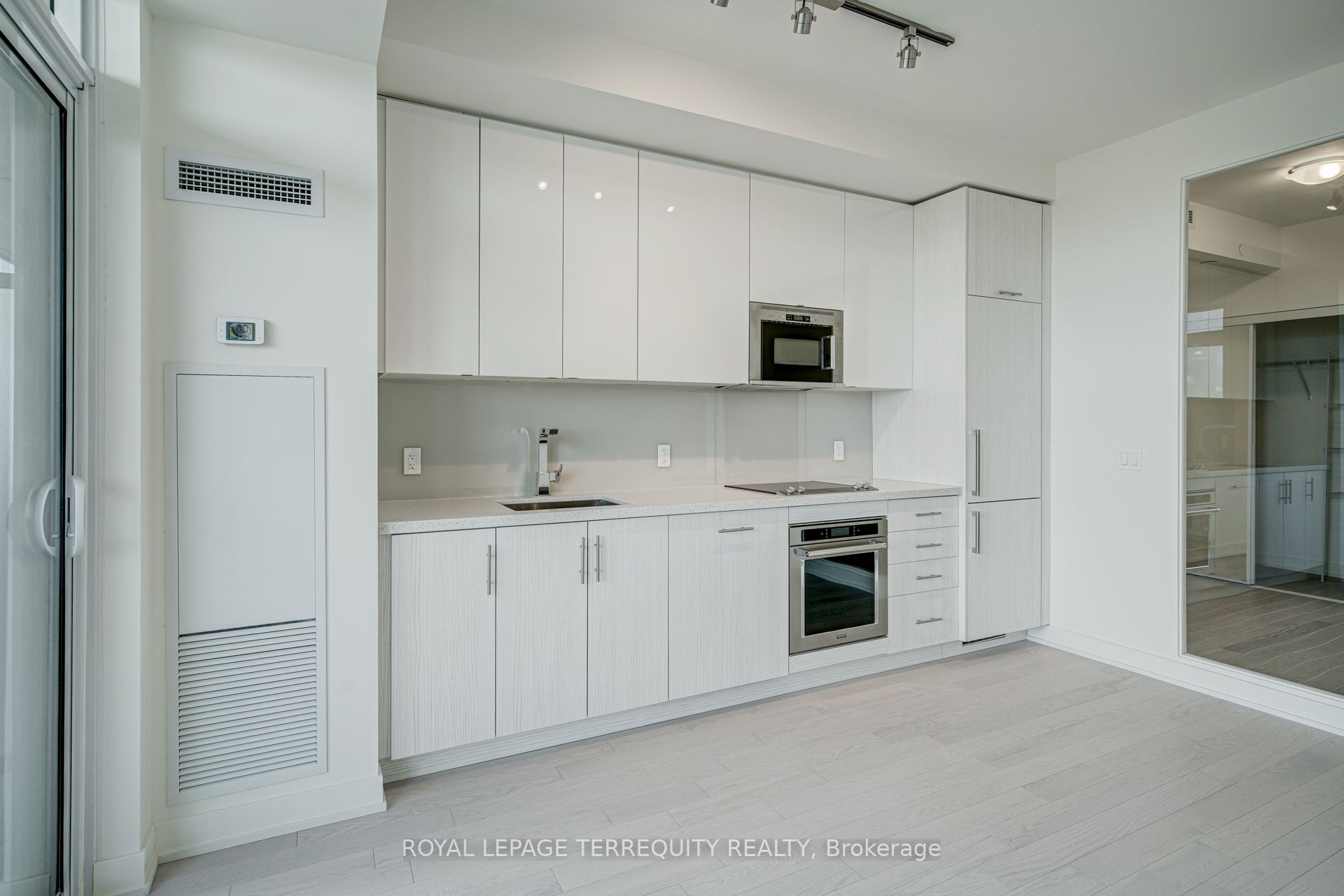 330 Richmond Street W 2308, Toronto, ON M5V 0M4 photo 5