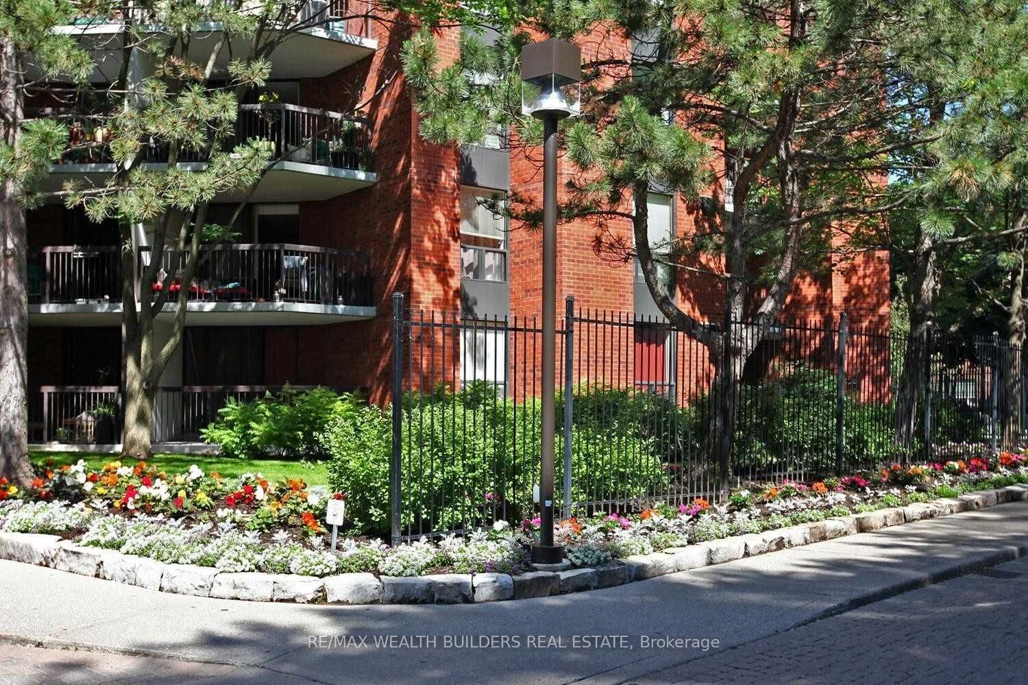 77 Maitland Place 207, Toronto, ON M4Y 2V6 photo 2