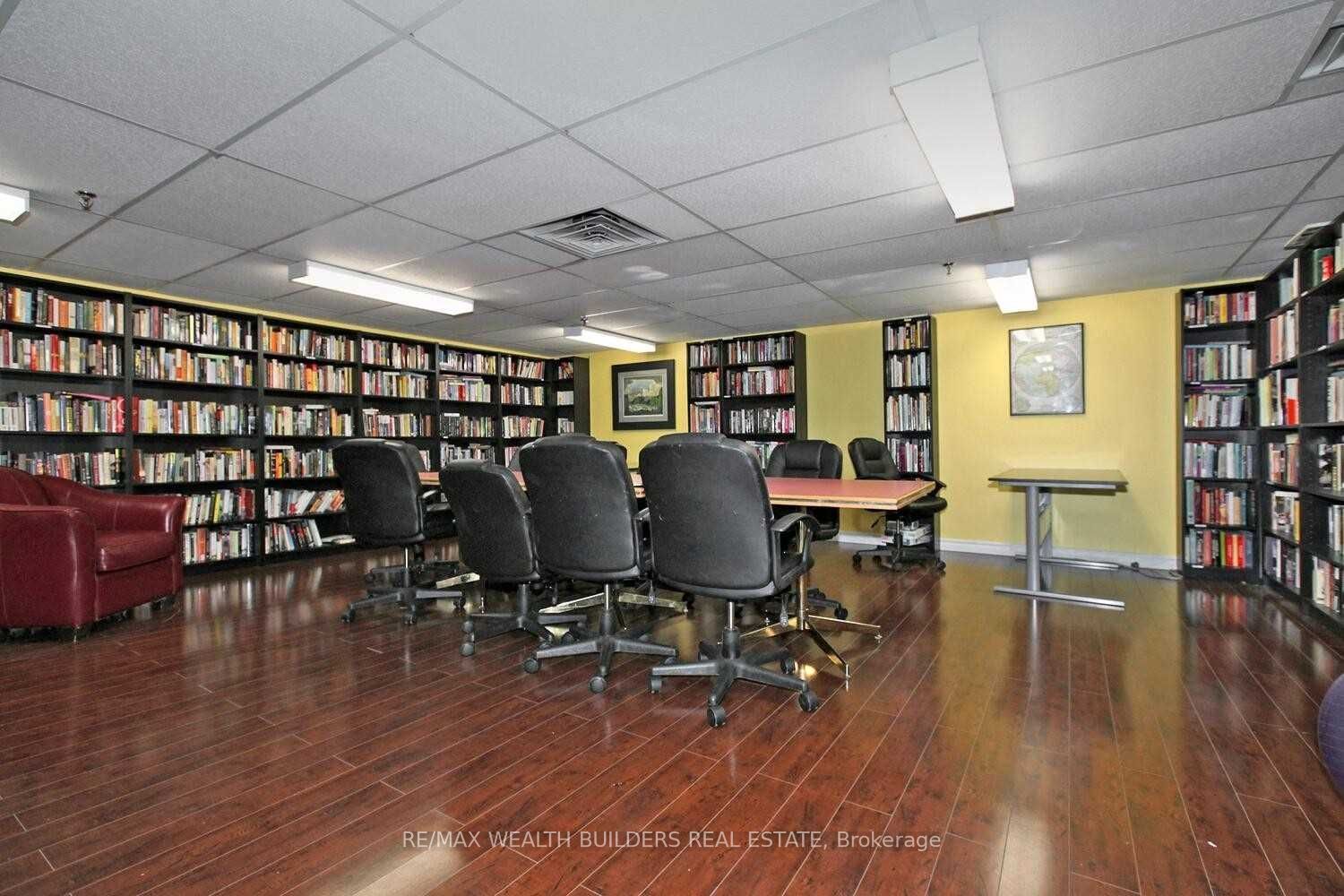 77 Maitland Place 207, Toronto, ON M4Y 2V6 photo 4