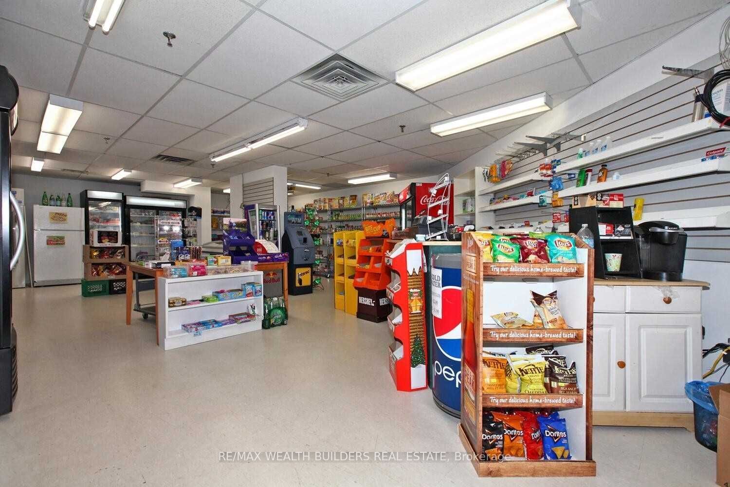 77 Maitland Place 207, Toronto, ON M4Y 2V6 photo 5