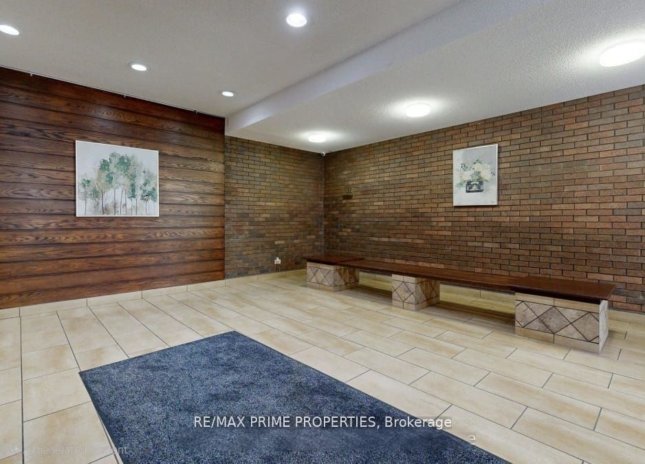 10 Sunrise Avenue #214, Toronto, ON M4A 2R1 photo 2