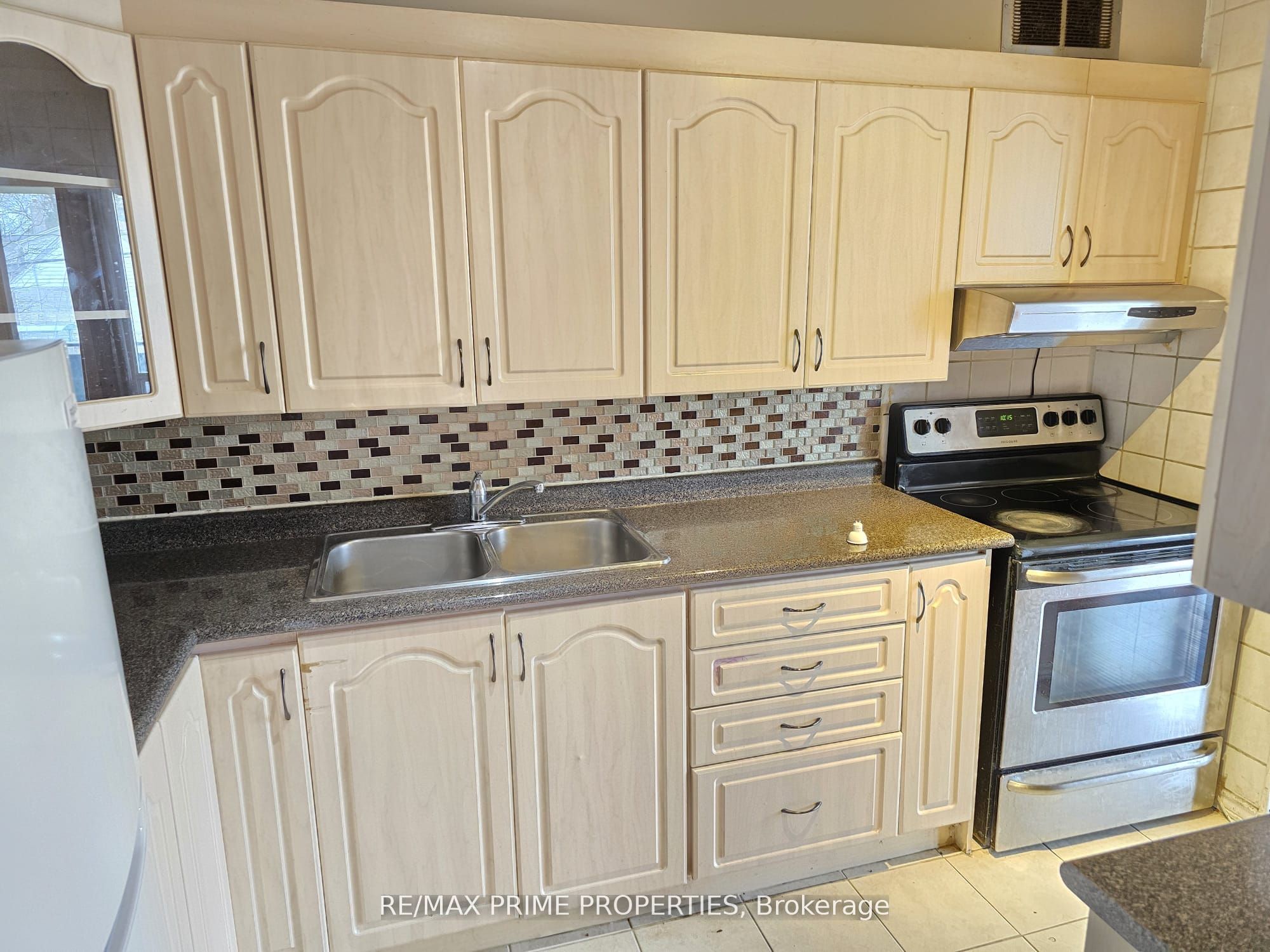 10 Sunrise Avenue #214, Toronto, ON M4A 2R1 photo 3