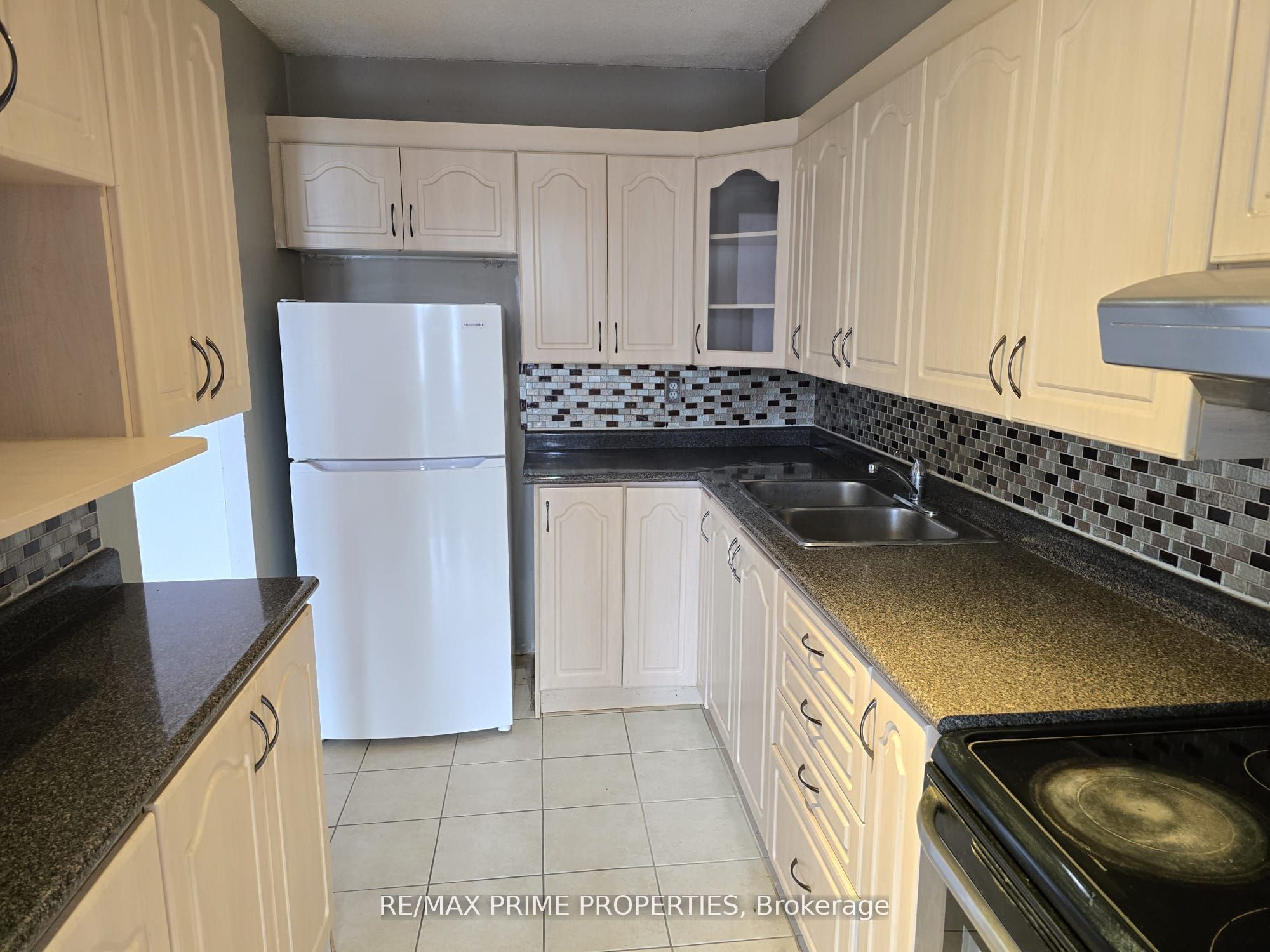 10 Sunrise Avenue #214, Toronto, ON M4A 2R1 photo 4