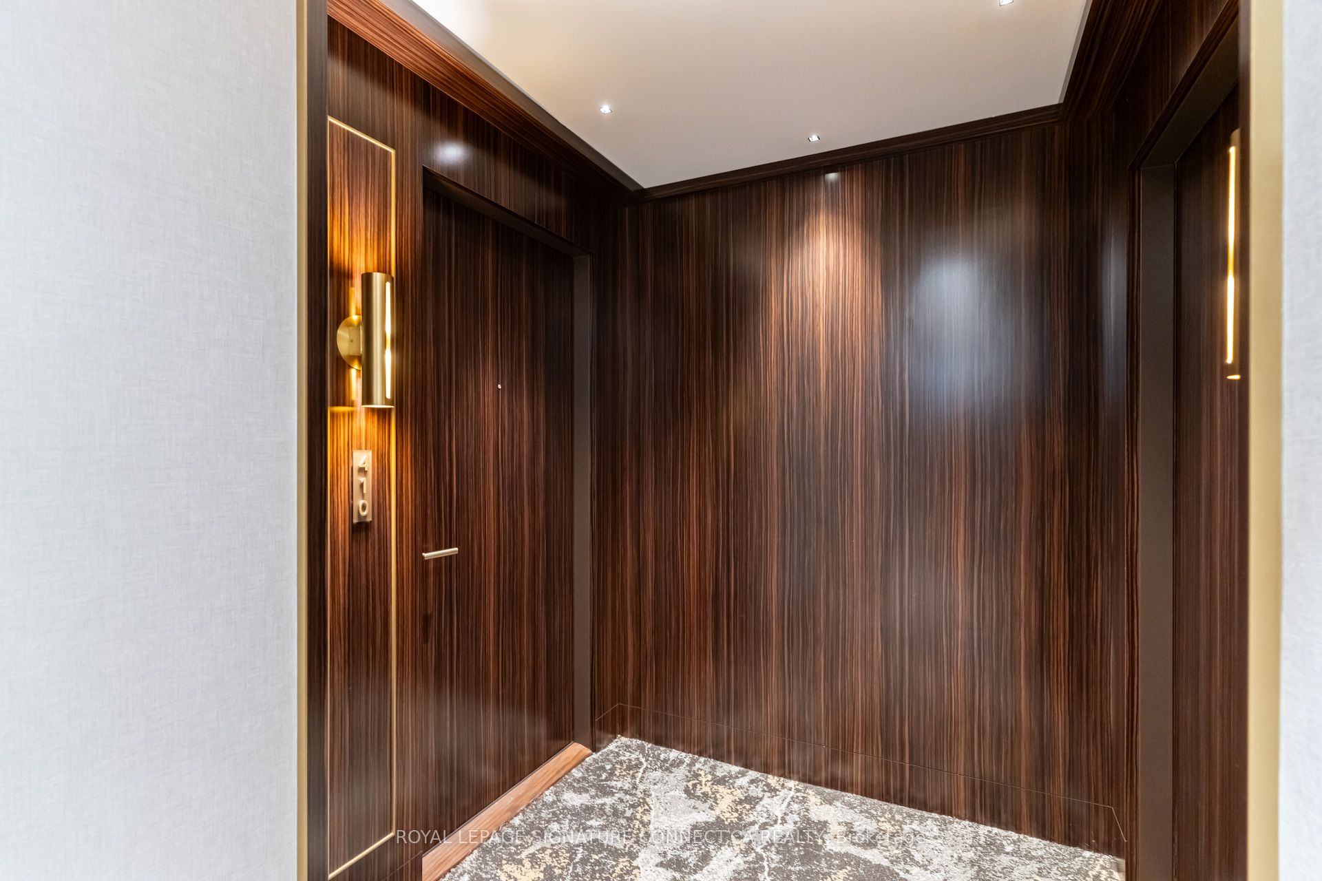455 Wellington Street 410, Toronto, ON M5J 2R2 photo 4