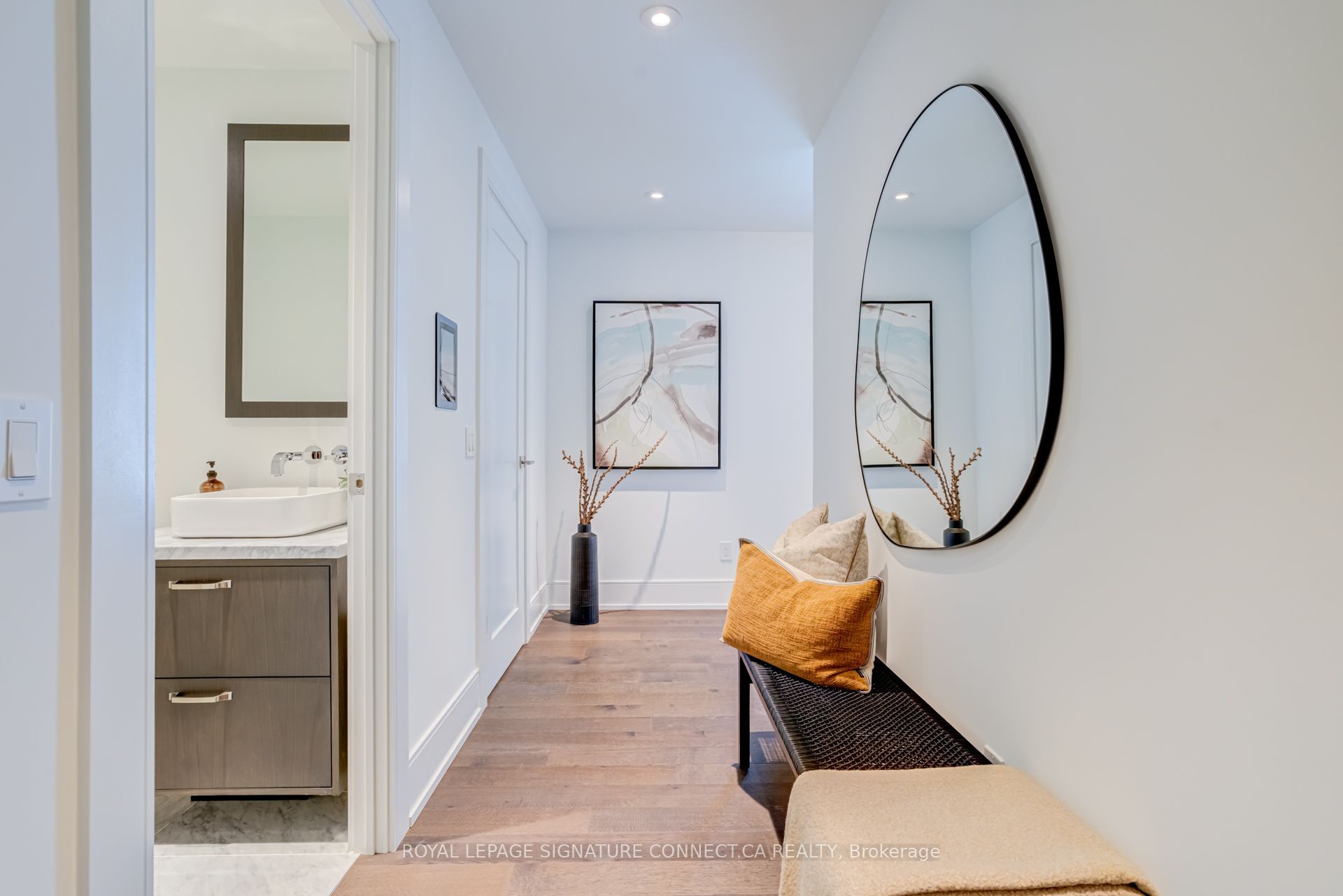 455 Wellington Street 410, Toronto, ON M5J 2R2 photo 5