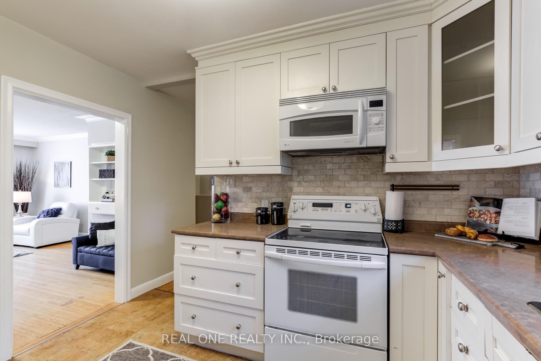 349 Horsham Avenue, Toronto, ON M2R 1G8 photo 4