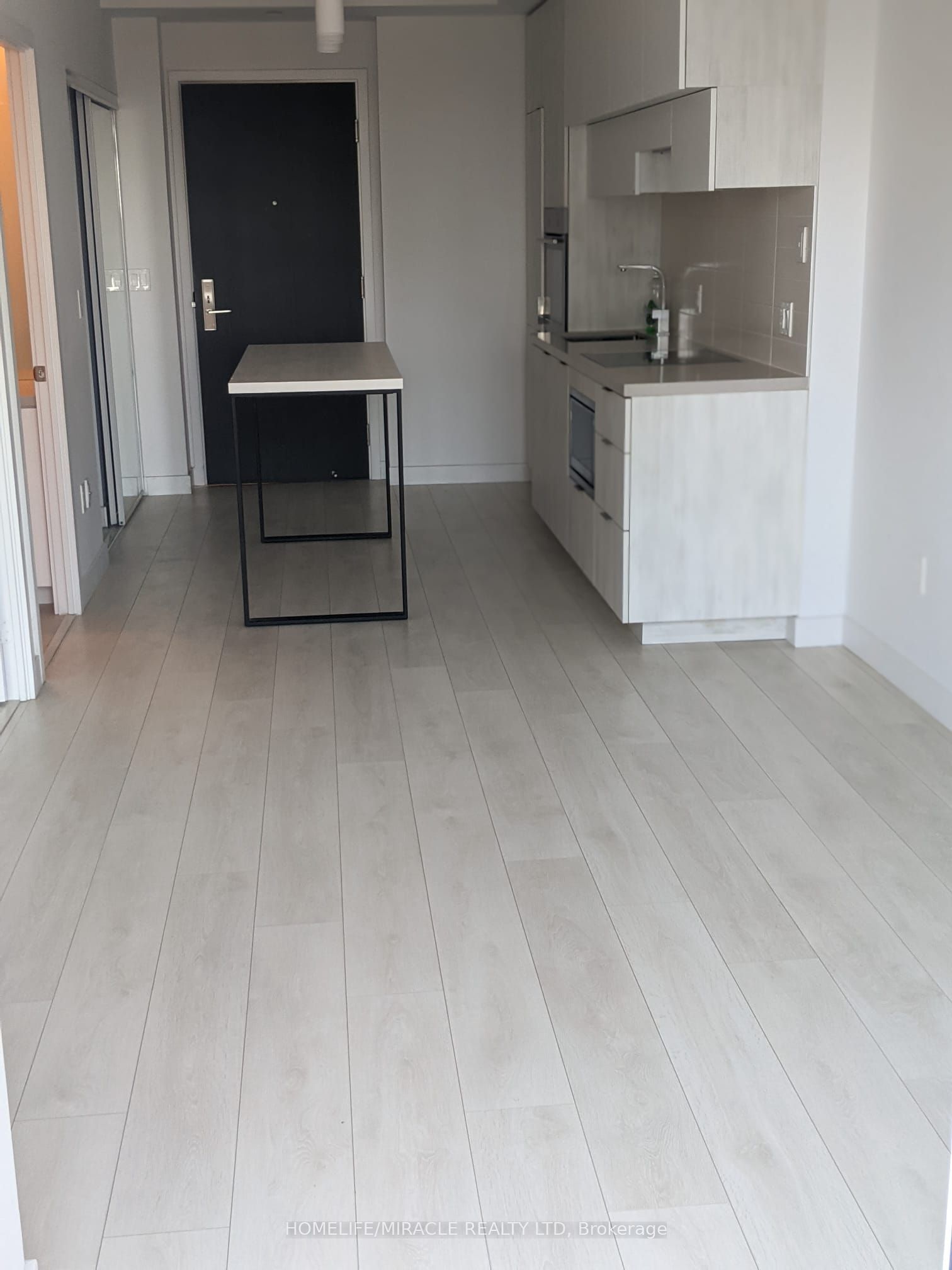 8 Eglinton Avenue E 1410, Toronto, ON M4P 0C1 photo 3