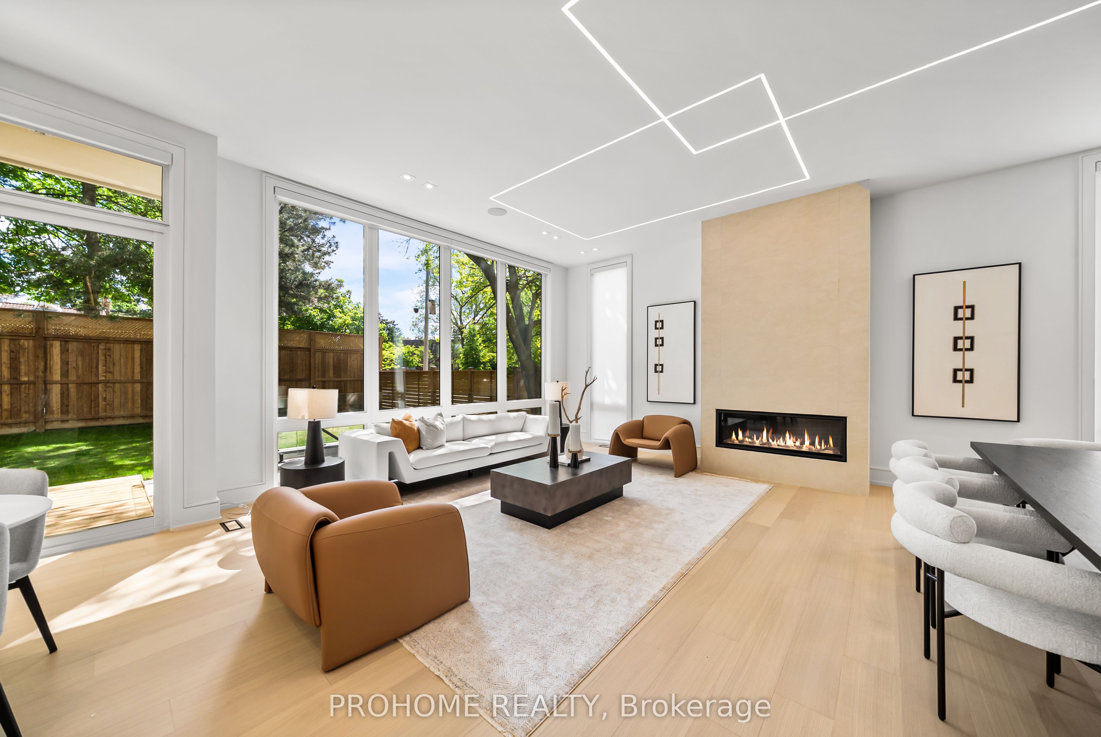 15 Aldershot Crescent, Toronto, ON M2P 1L7 photo 2