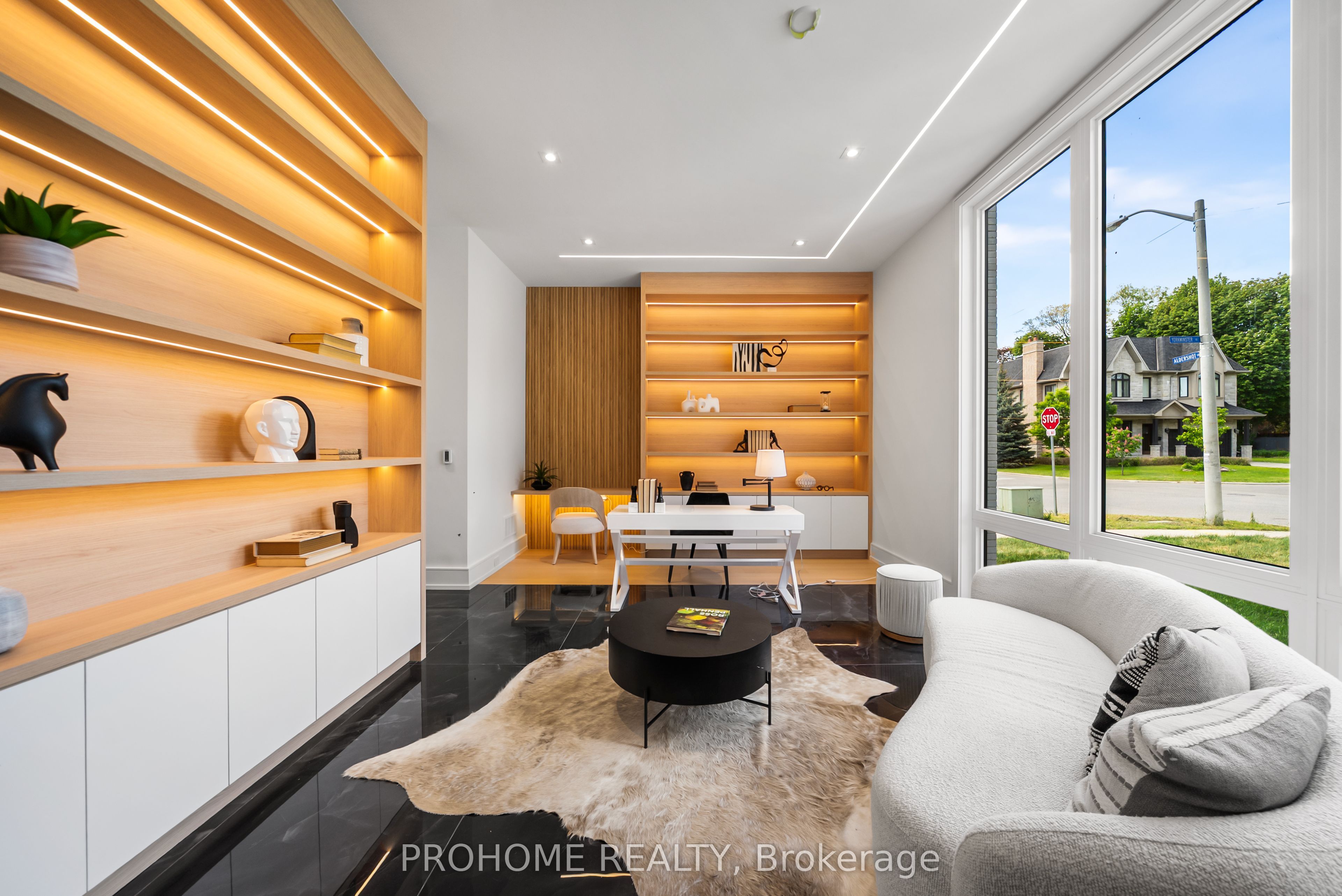 15 Aldershot Crescent, Toronto, ON M2P 1L7 photo 3