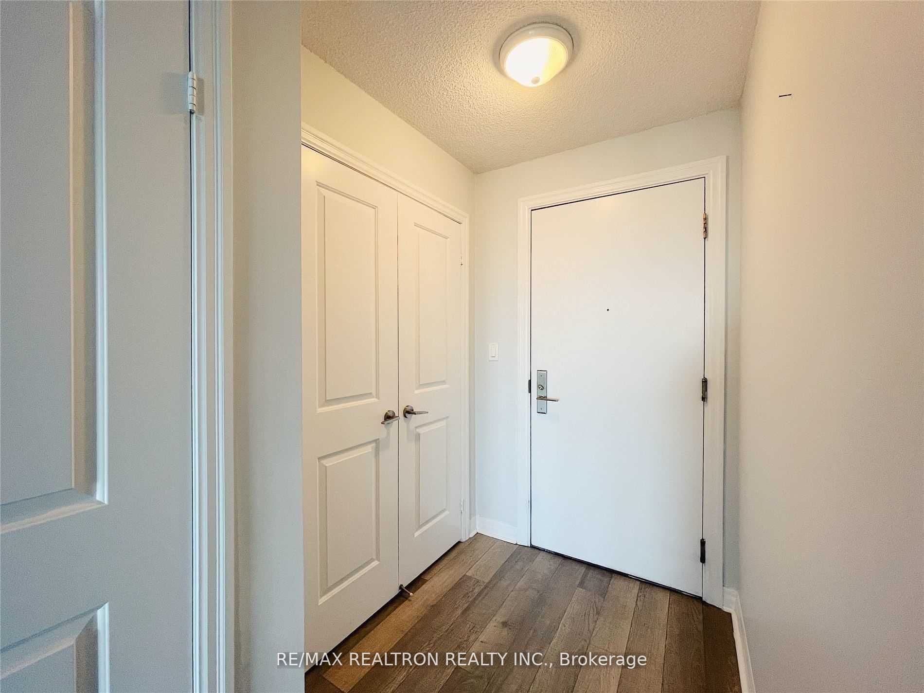 2015 Sheppard Avenue E 2406, Toronto, ON M2J 1W6 photo 4