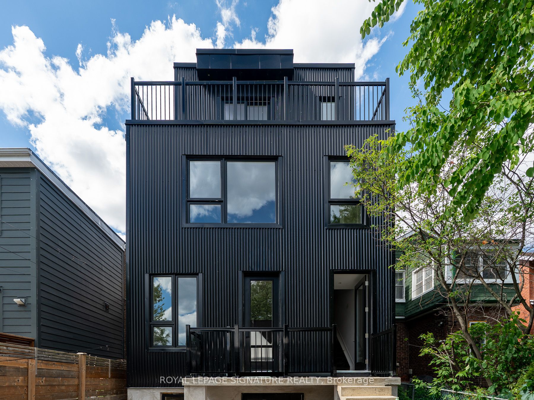 7 Earnscliffe Road #4, Toronto, ON M6E 1J4