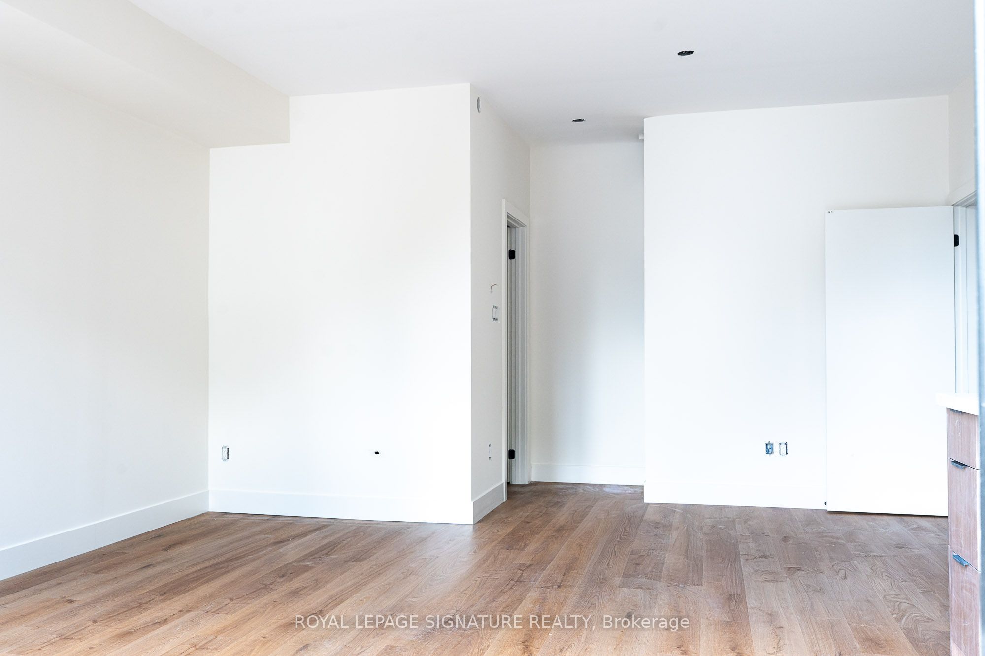 7 Earnscliffe Road #4, Toronto, ON M6E 1J4 photo 3