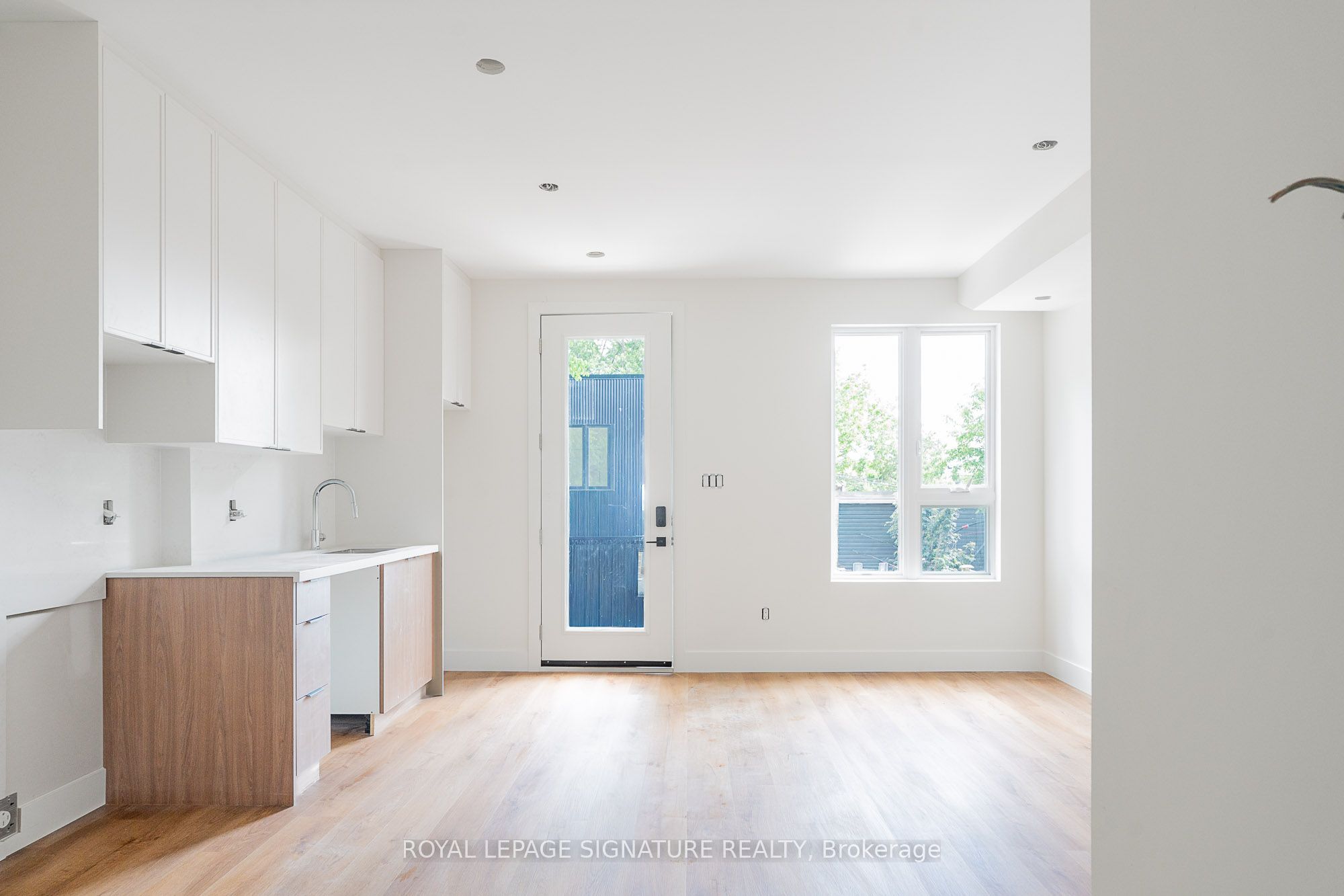 7 Earnscliffe Road #4, Toronto, ON M6E 1J4 photo 4