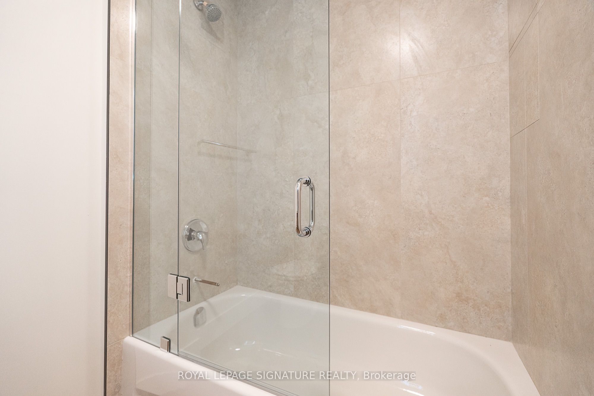 7 Earnscliffe Road #4, Toronto, ON M6E 1J4 photo 5