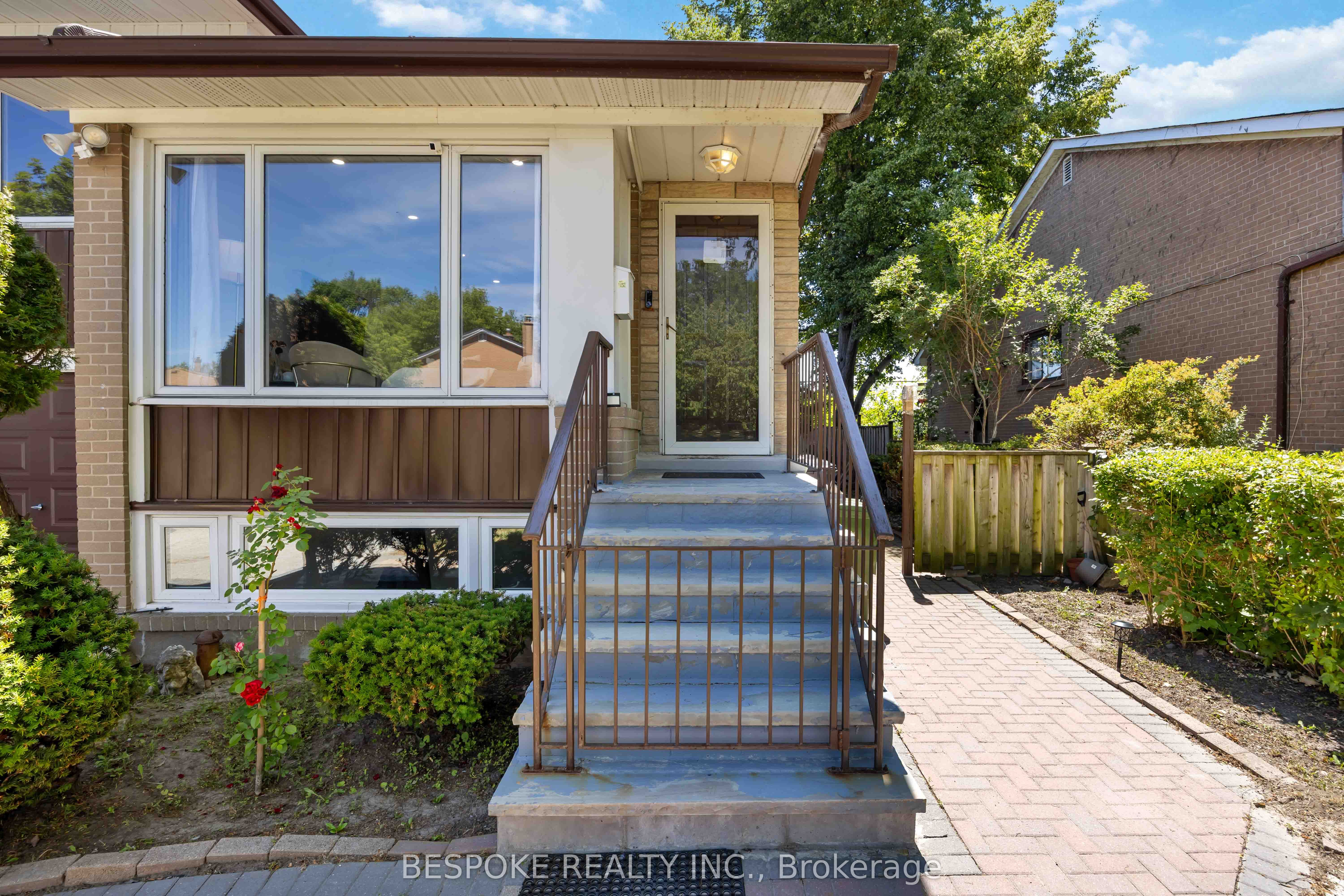 33 Combermere Drive MAIN FLOOR, Toronto, ON M3A 2W4