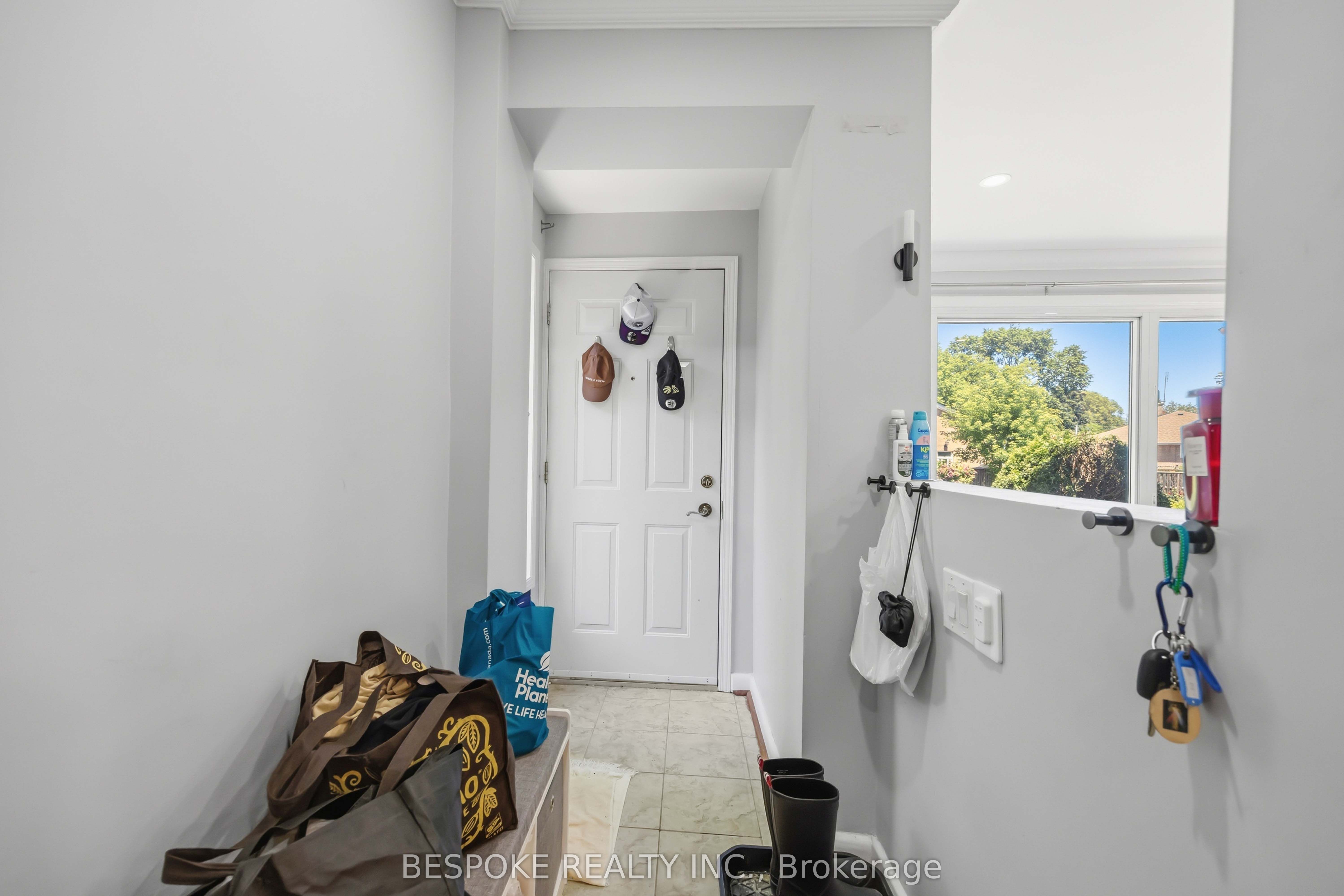 33 Combermere Drive MAIN FLOOR, Toronto, ON M3A 2W4 photo 4