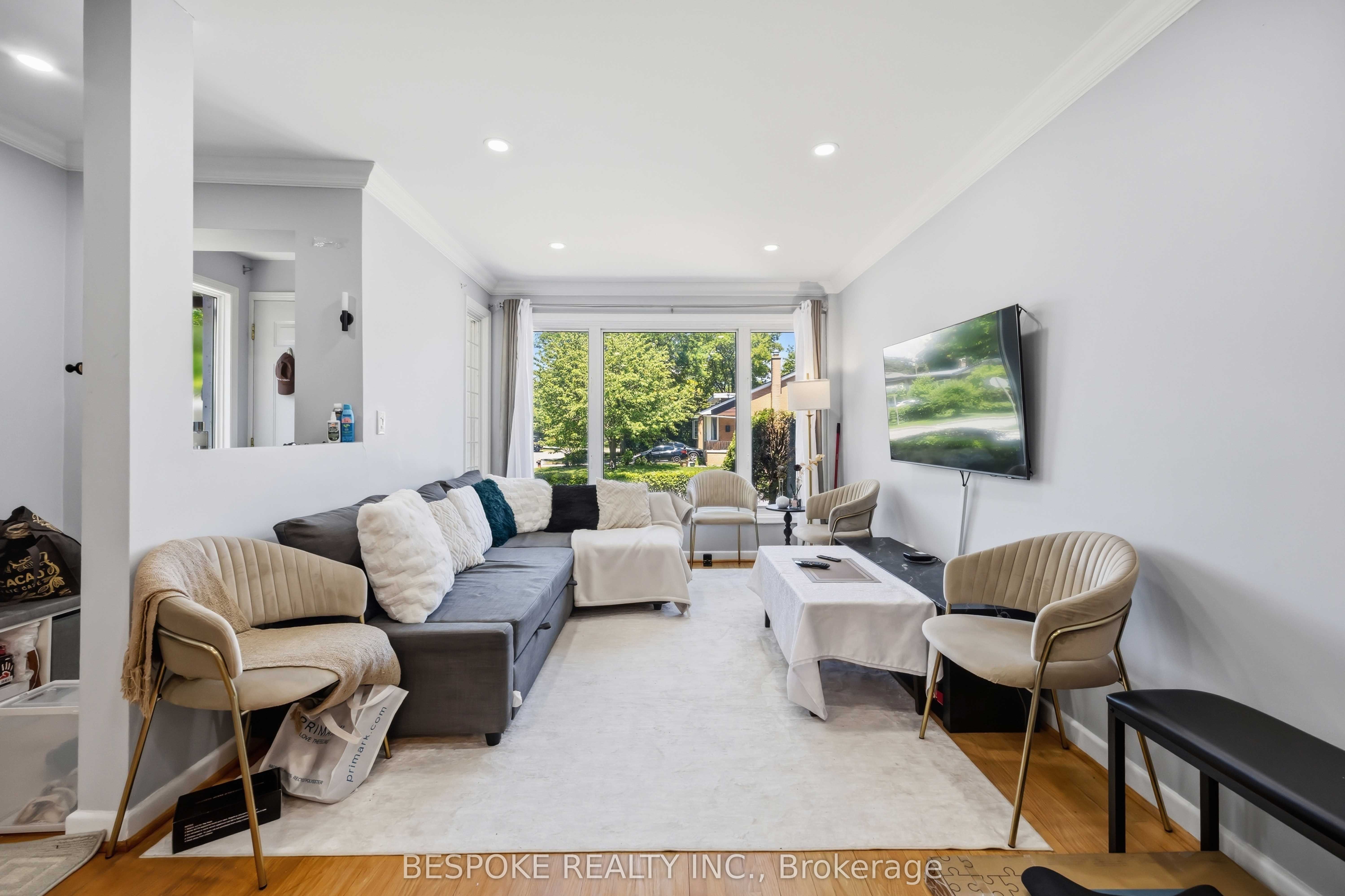 33 Combermere Drive MAIN FLOOR, Toronto, ON M3A 2W4 photo 5