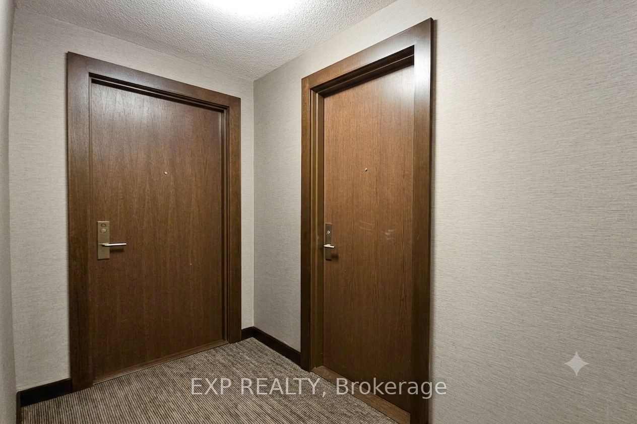 386 Yonge Street 1516, Toronto, ON M5B 0A5 photo 3