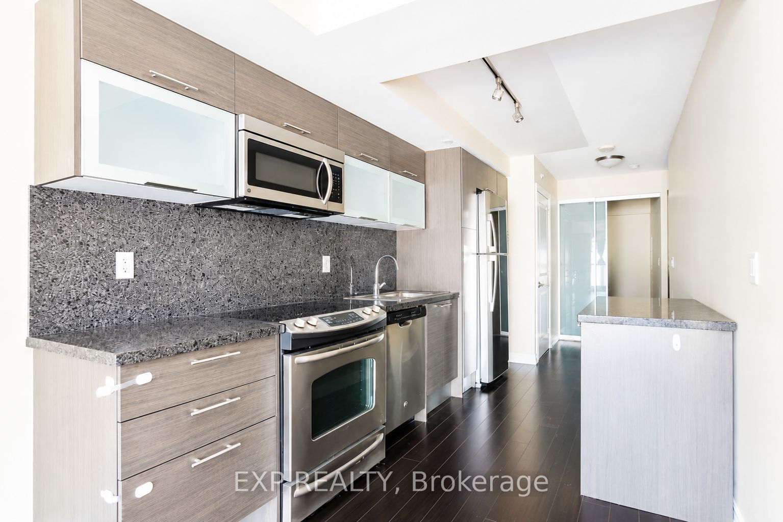 386 Yonge Street 1516, Toronto, ON M5B 0A5 photo 5