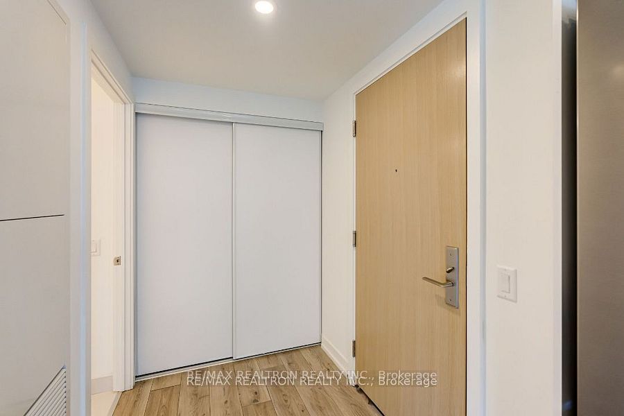 395 Bloor Street E 4711, Toronto, ON M4W 0B4 photo 3