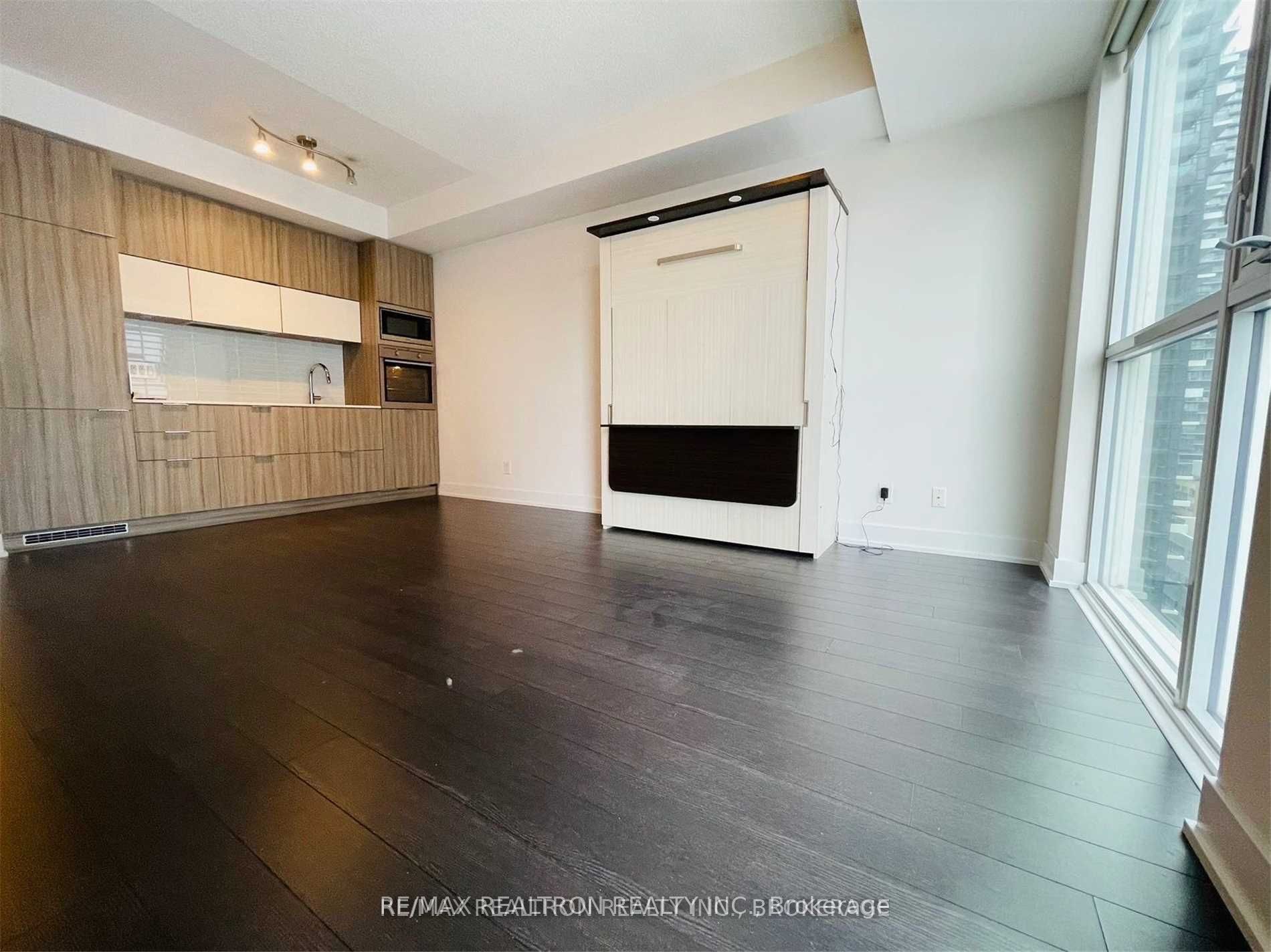 318 Richmond Street 1710, Toronto, ON M5V 0B4 photo 4