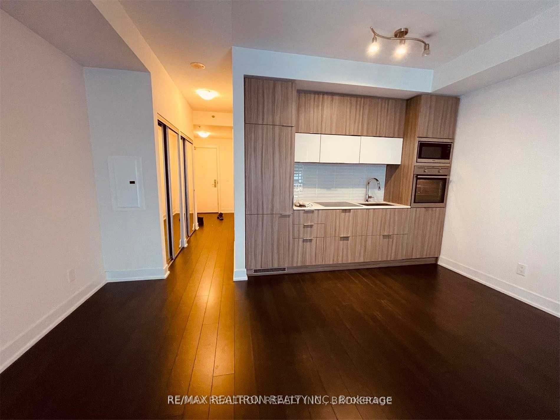 318 Richmond Street 1710, Toronto, ON M5V 0B4 photo 5
