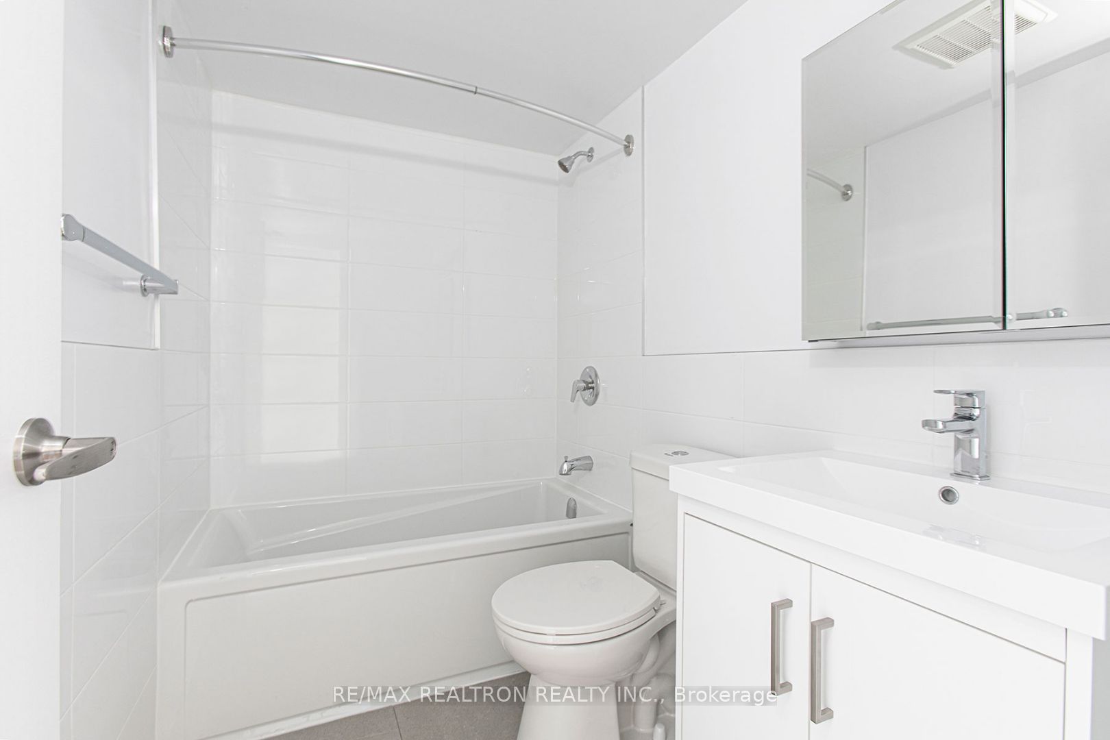 33 Isabella Street 1505, Toronto, ON M4Y 2P7 photo 5