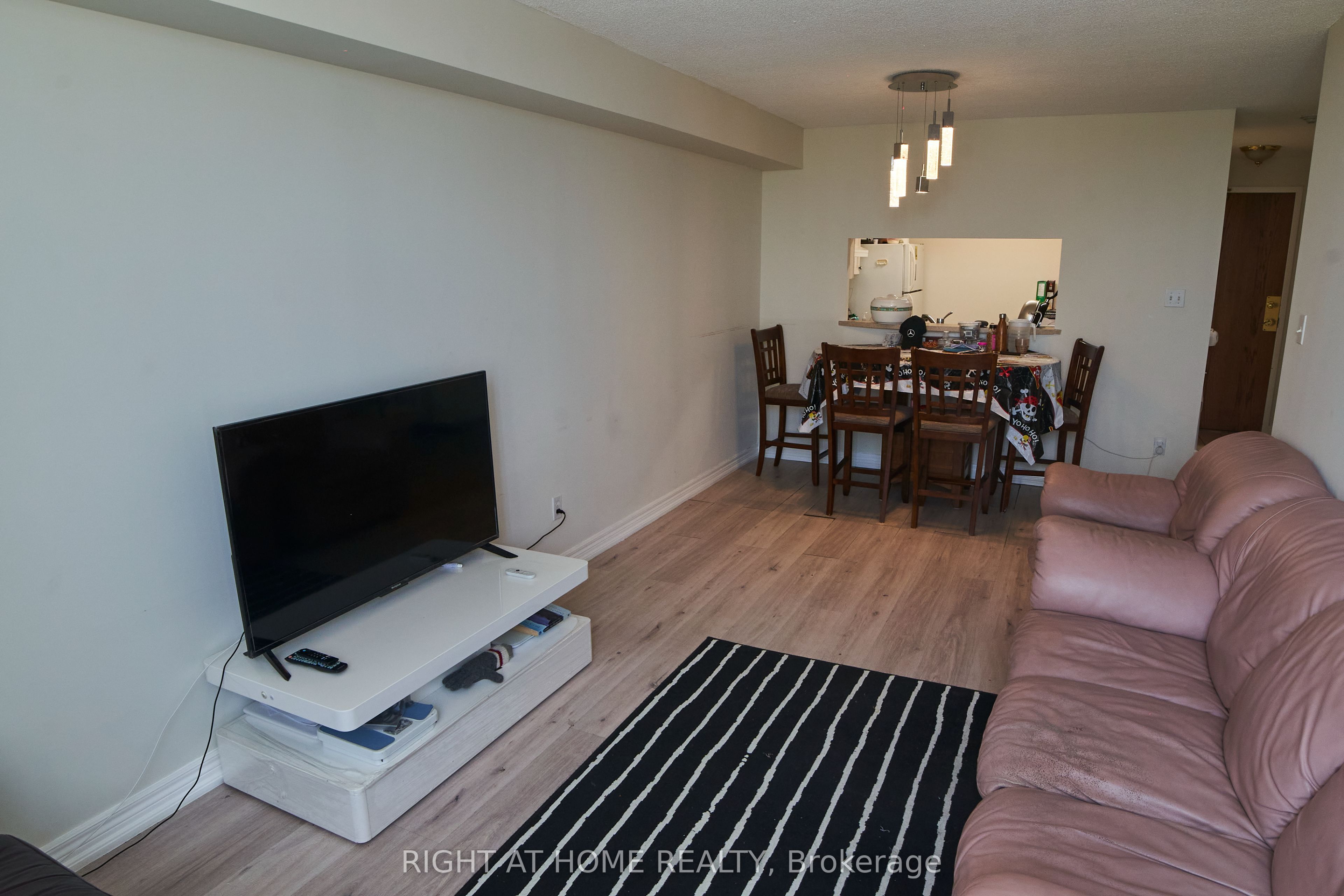 1700 Eglinton Avenue E 609, Toronto, ON M4A 2X4 photo 3