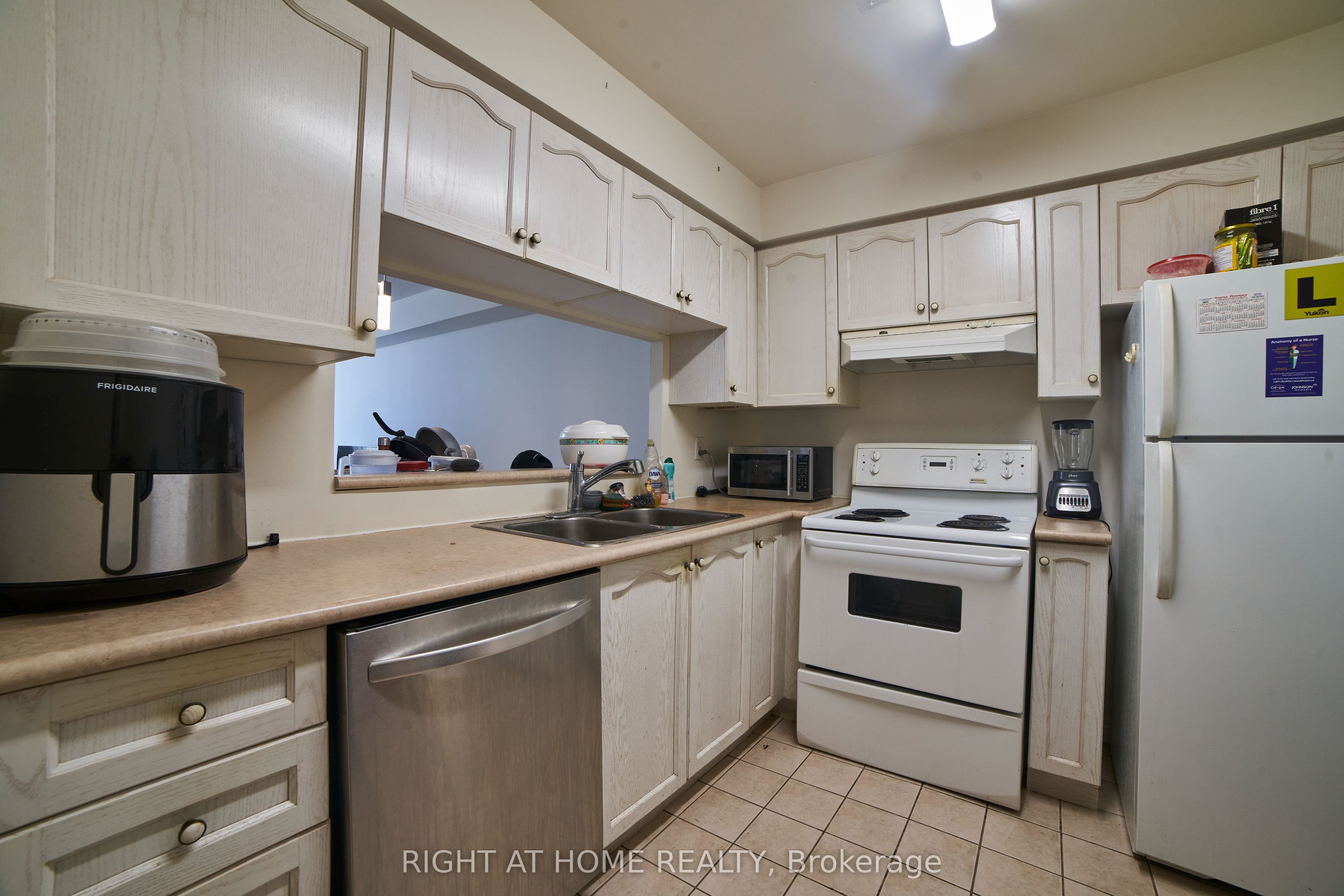 1700 Eglinton Avenue E 609, Toronto, ON M4A 2X4 photo 4