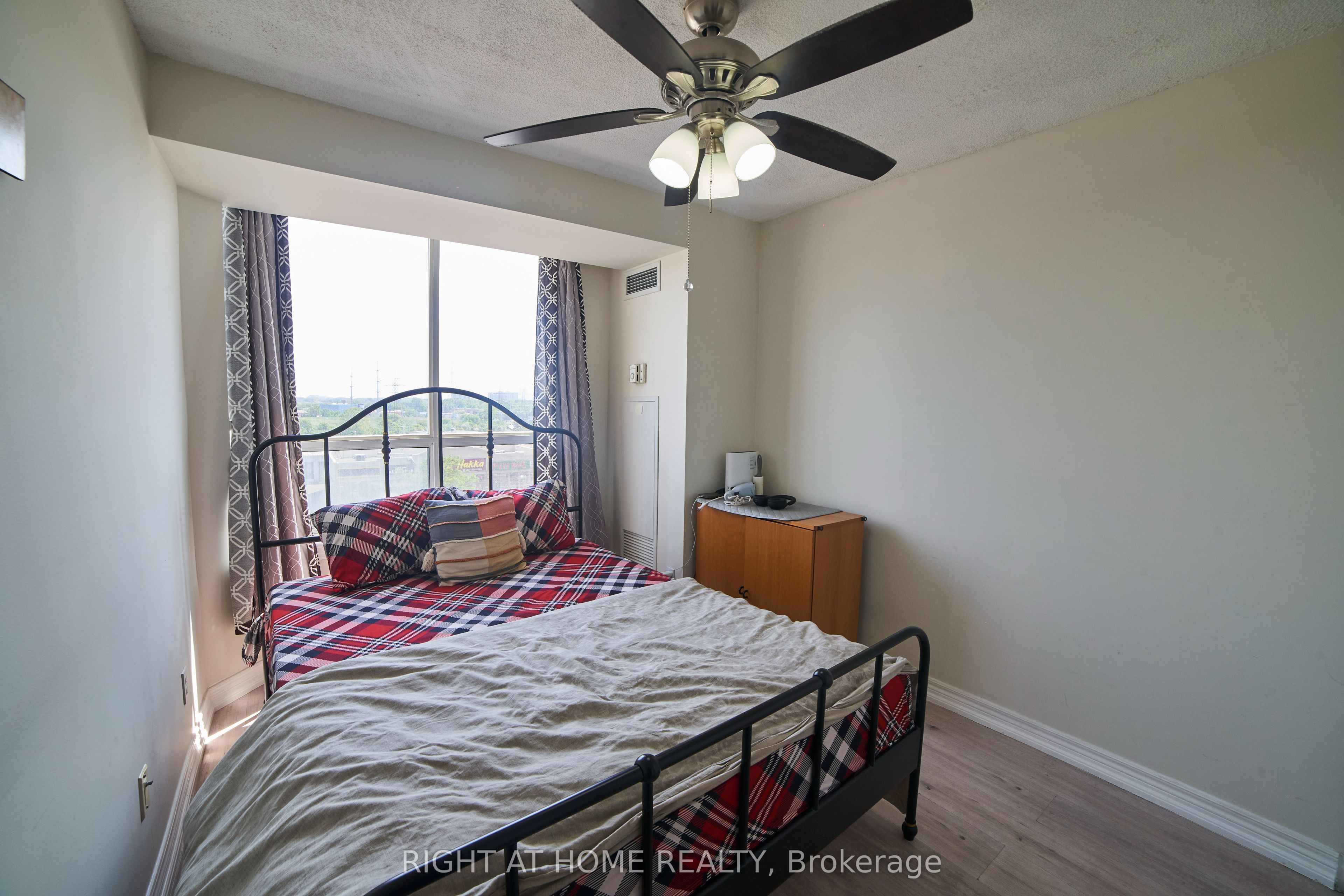 1700 Eglinton Avenue E 609, Toronto, ON M4A 2X4 photo 5