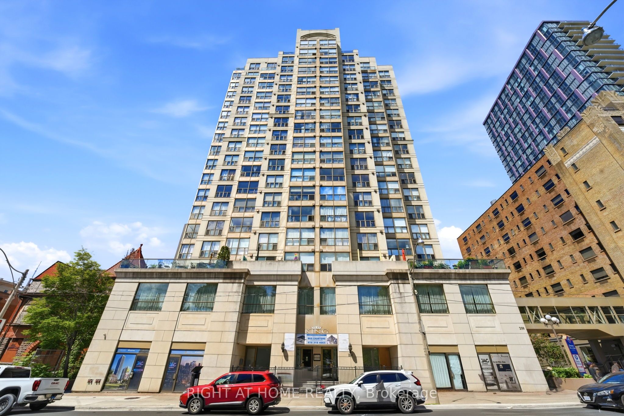 298 Jarvis Street 1602, Toronto, ON M5B 2M4 photo 3