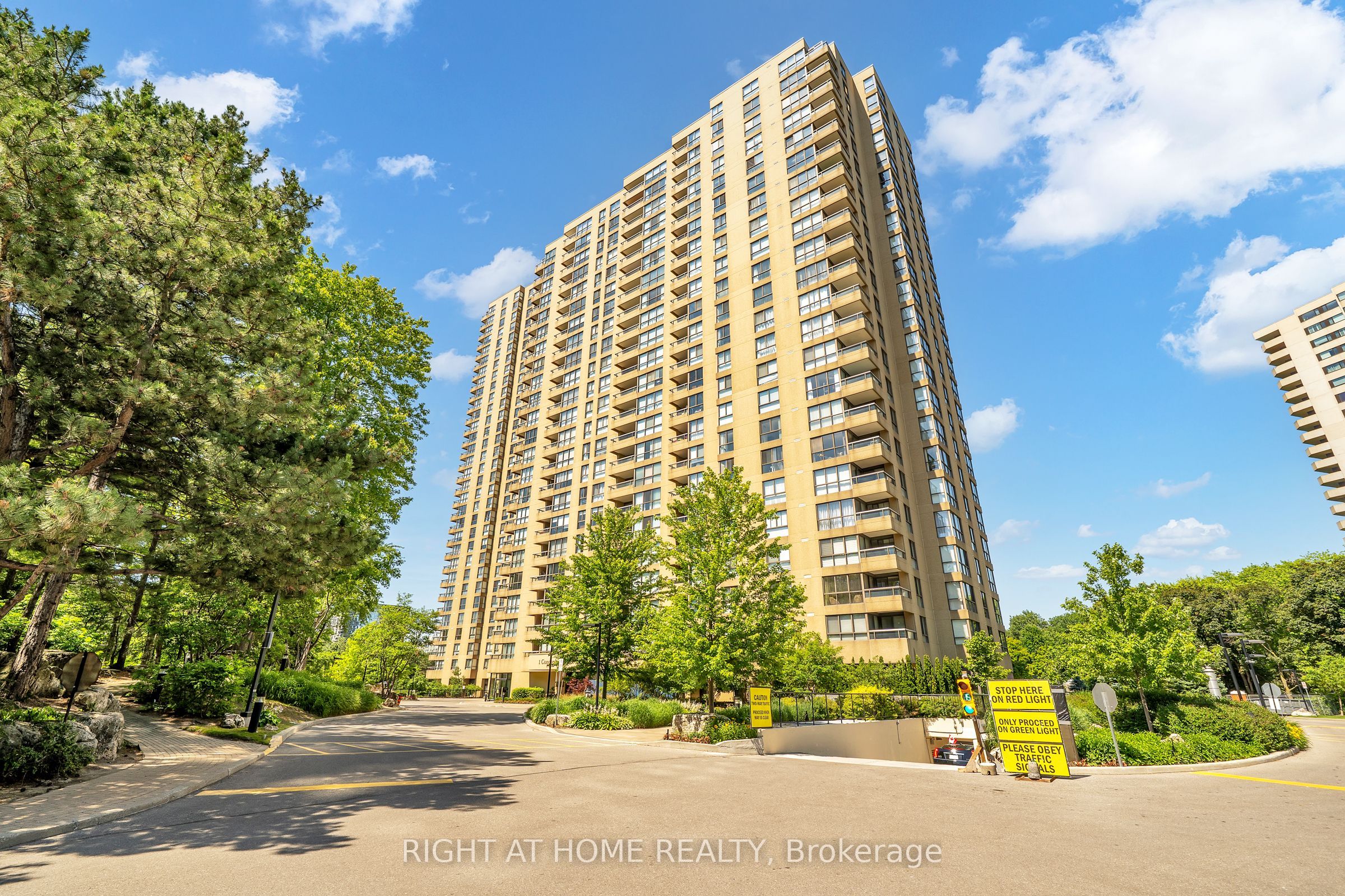 1 Concorde Place 1801, Toronto, ON M3C 3K6 photo 2