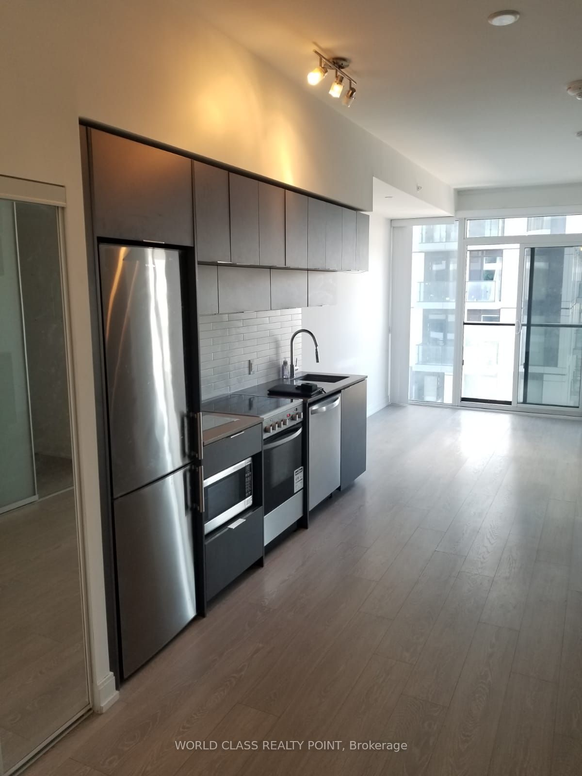 181 Dundas Street E 4702, Toronto, ON M5A 0N5 photo 2