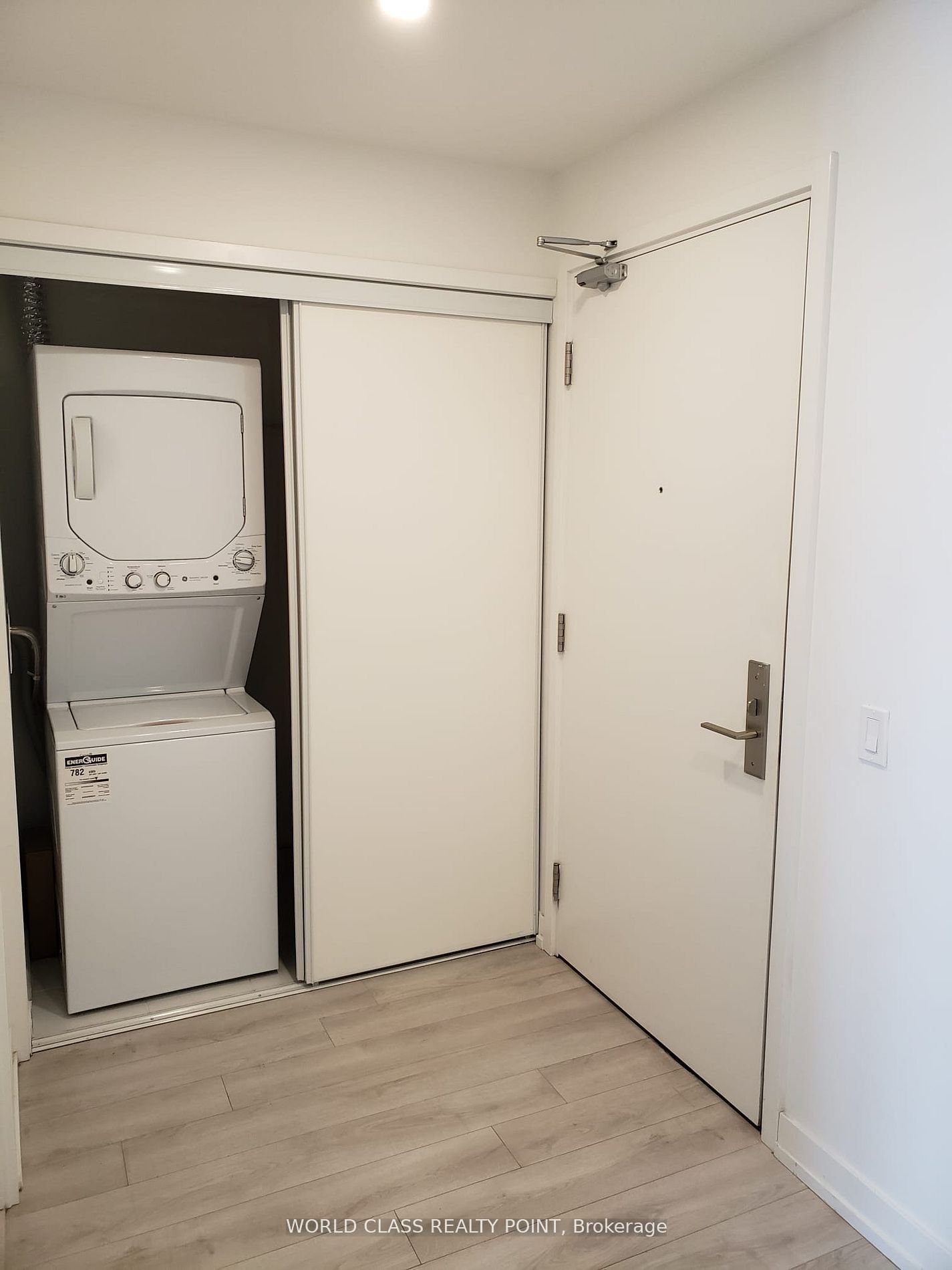 33 Helendale Avenue 1404, Toronto, ON M4R 0A4 photo 4