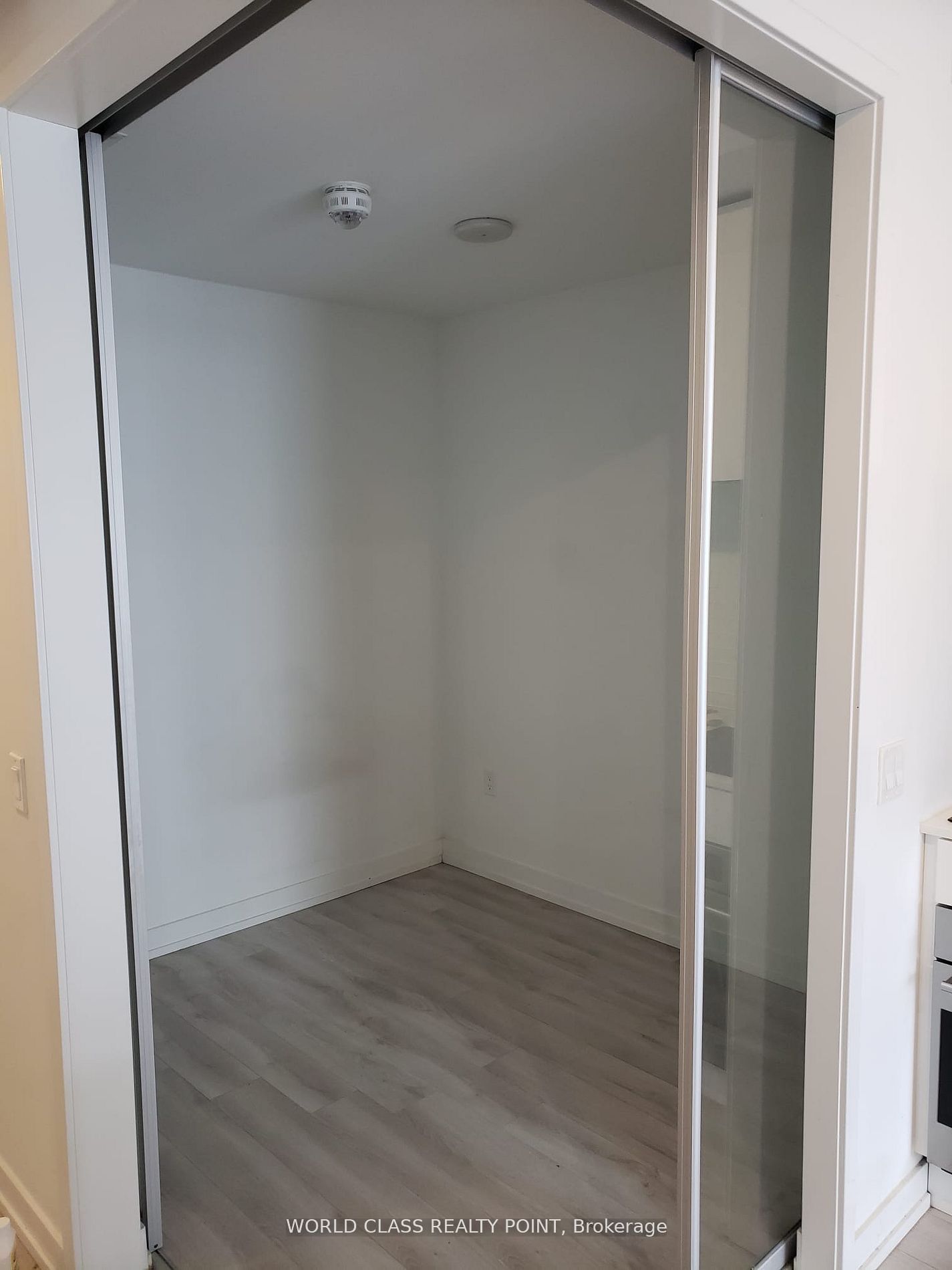 33 Helendale Avenue 1404, Toronto, ON M4R 0A4 photo 5
