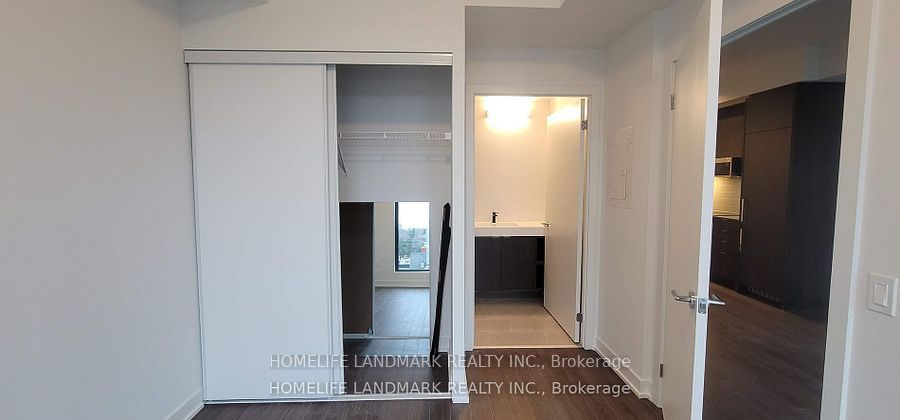 250 Lawrence Avenue W 622, Toronto, ON M5M 1B2 photo 2