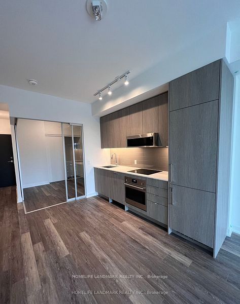 250 Lawrence Avenue W 622, Toronto, ON M5M 1B2 photo 3