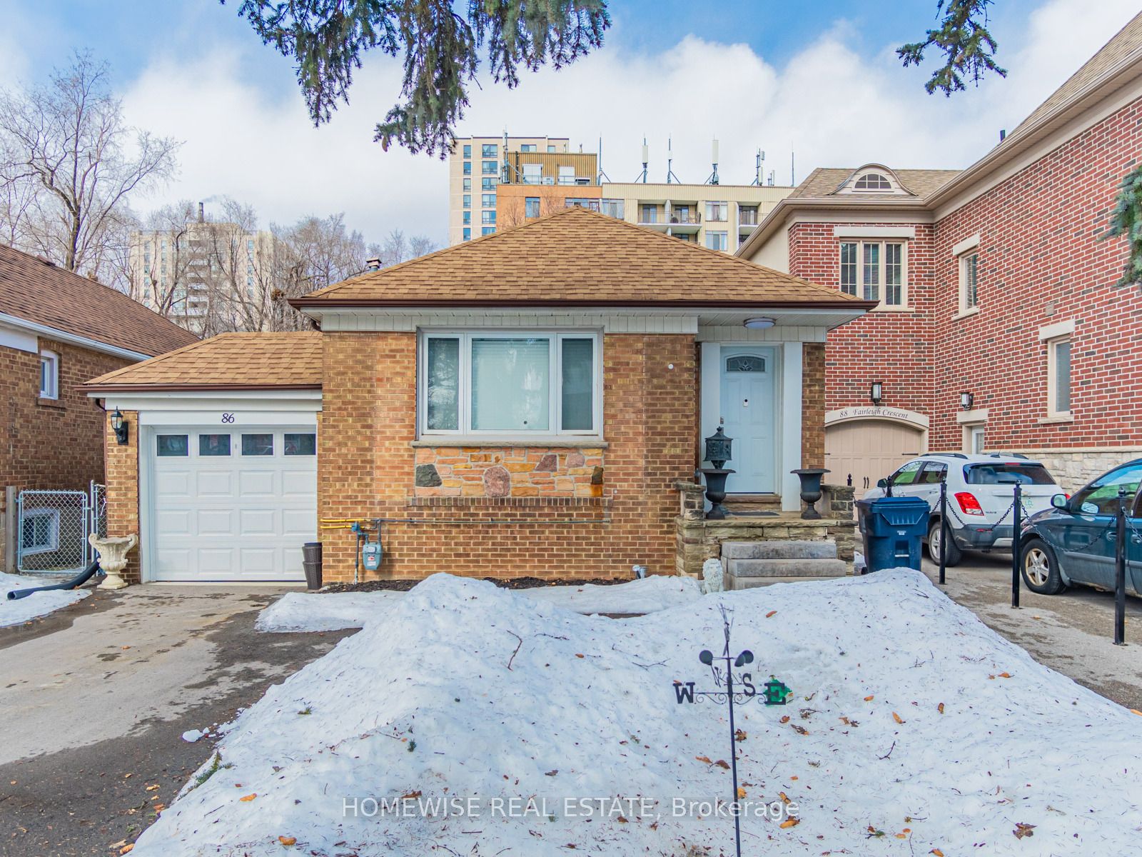 86 Fairleigh Crescent, Toronto, ON M6C 3R9
