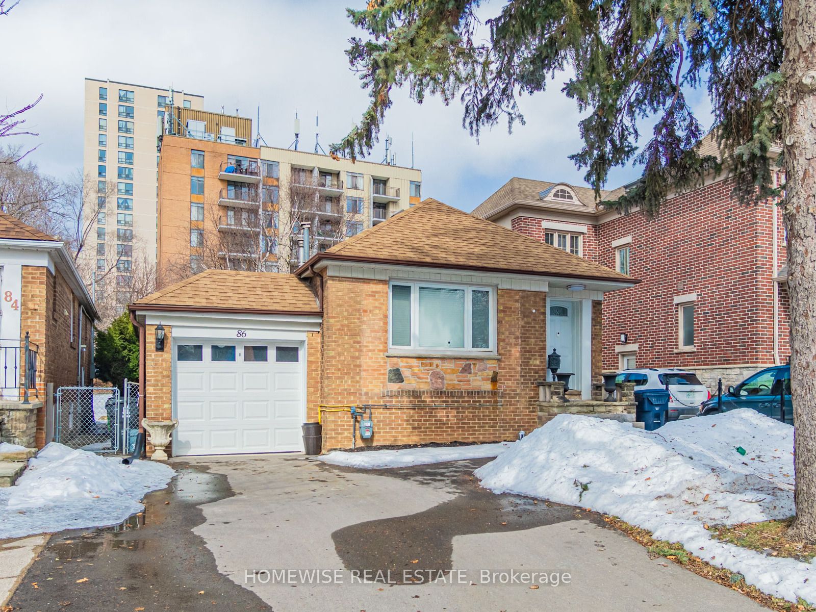 86 Fairleigh Crescent, Toronto, ON M6C 3R9 photo 2