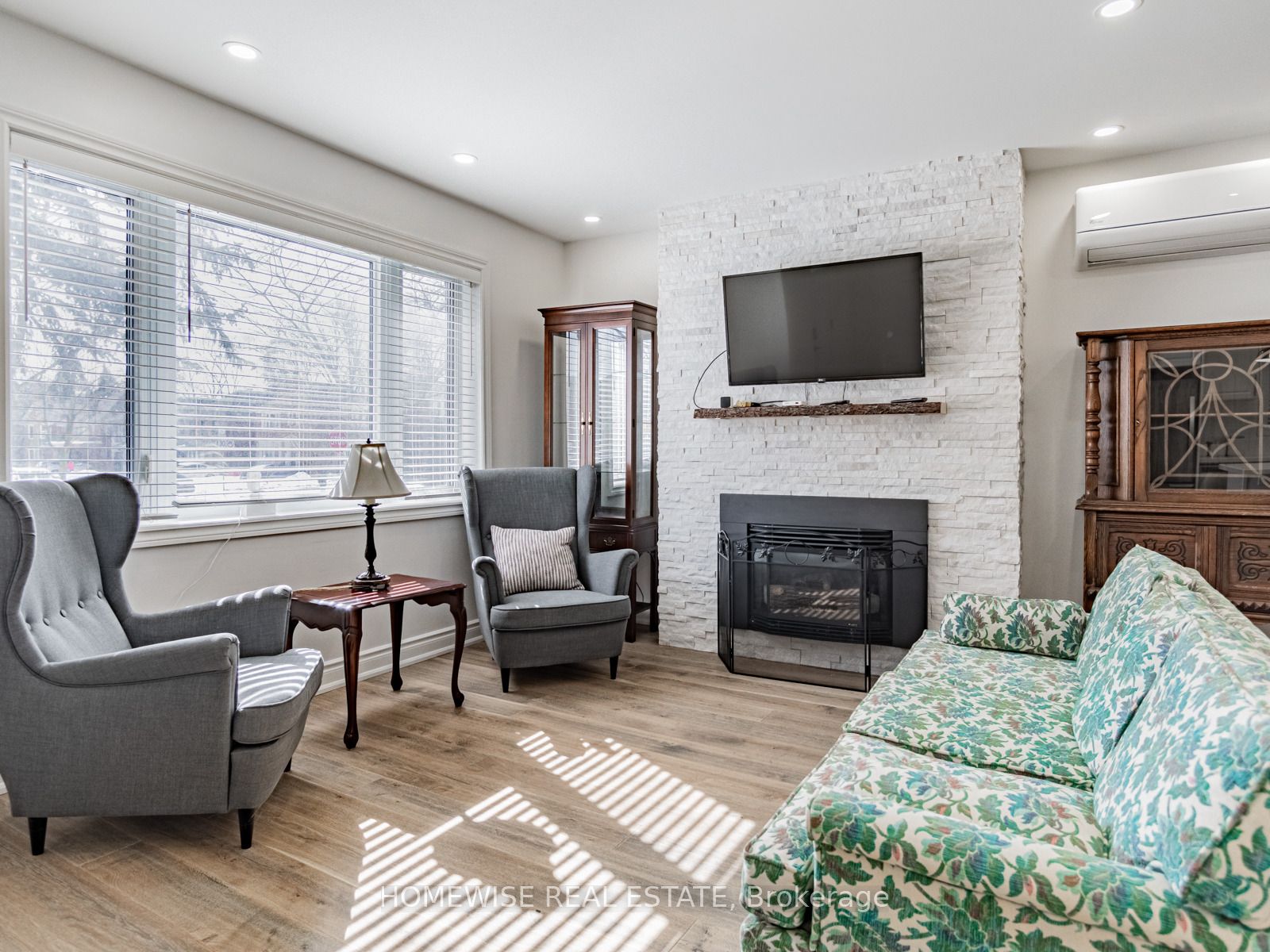 86 Fairleigh Crescent, Toronto, ON M6C 3R9 photo 4