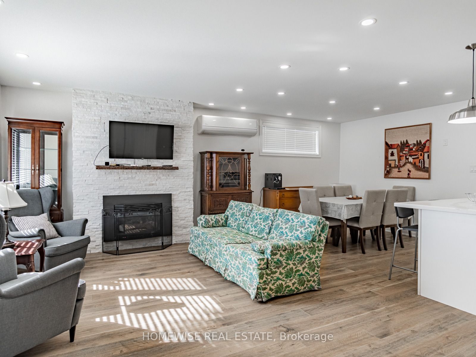 86 Fairleigh Crescent, Toronto, ON M6C 3R9 photo 5