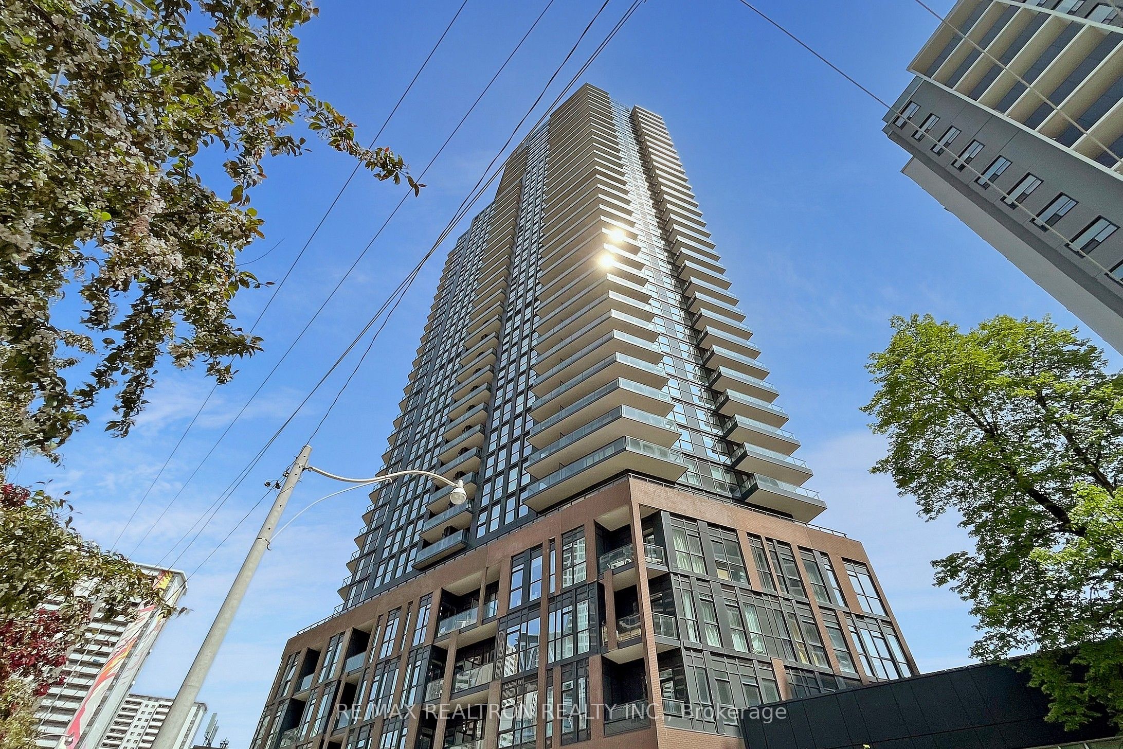 159 Wellesley Street E 908, Toronto, ON M4Y 0H5