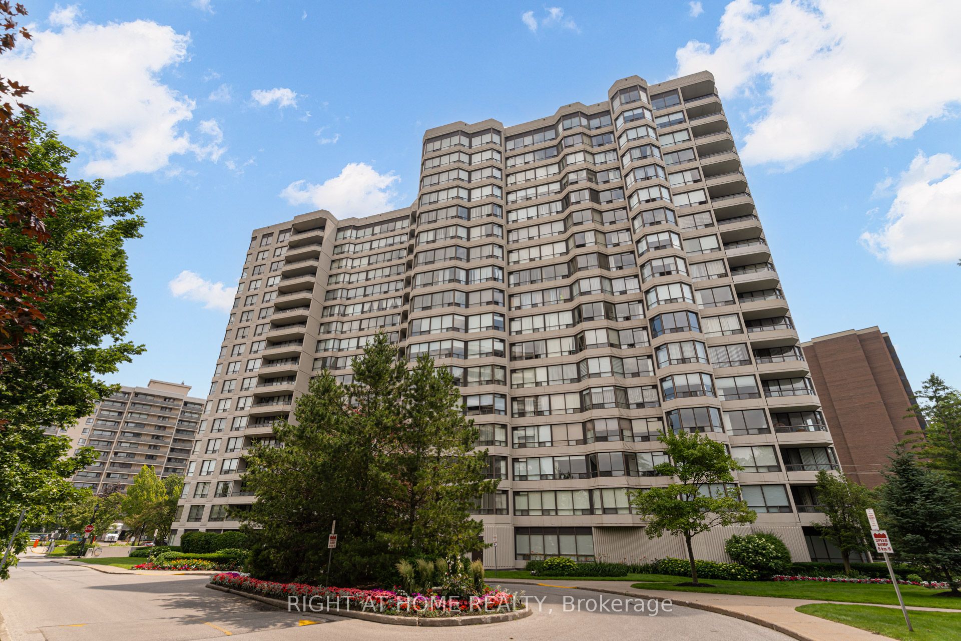 1101 Steeles Avenue W 411, Toronto, ON M2R 3W5