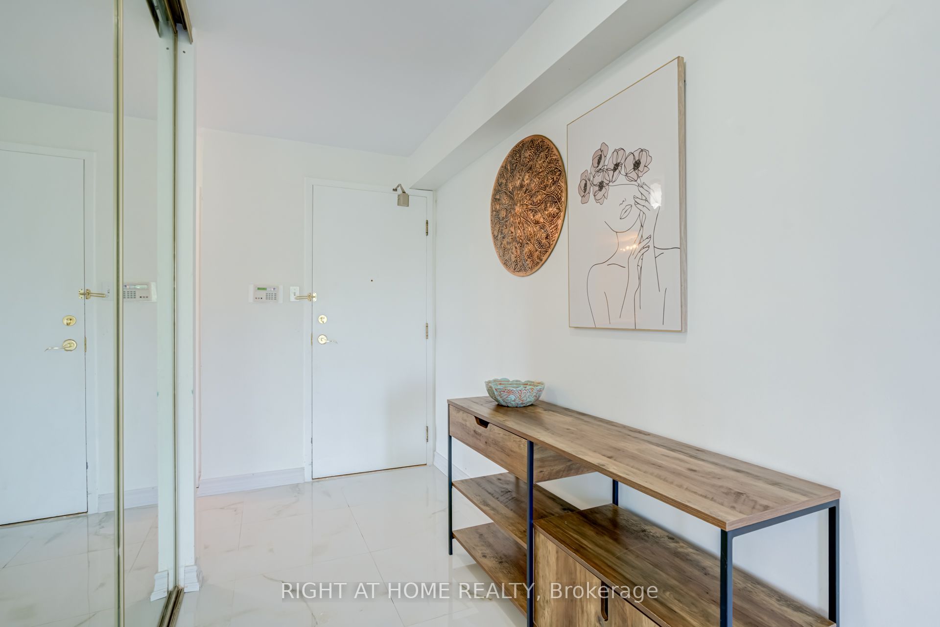 1101 Steeles Avenue W 411, Toronto, ON M2R 3W5 photo 3