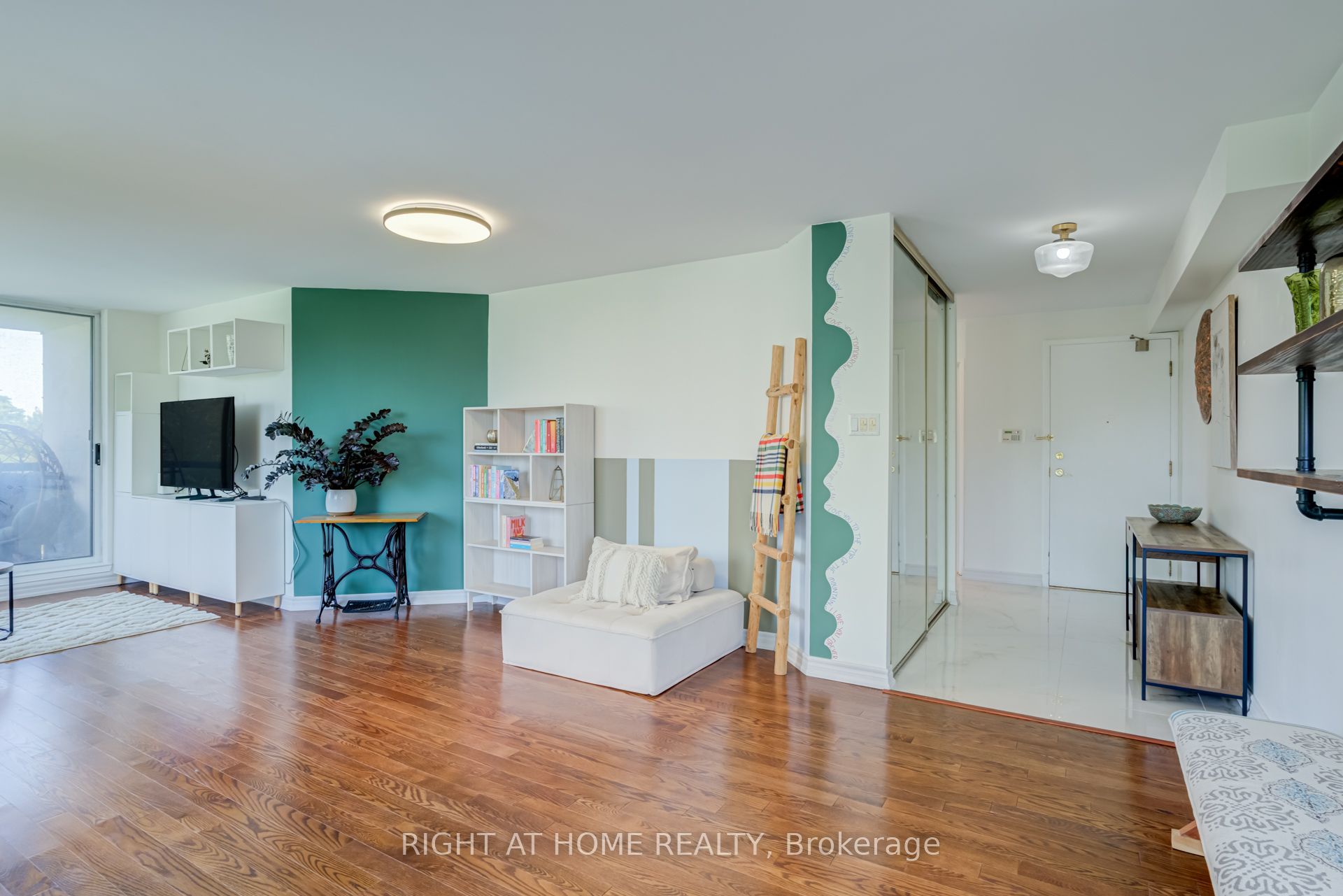 1101 Steeles Avenue W 411, Toronto, ON M2R 3W5 photo 5