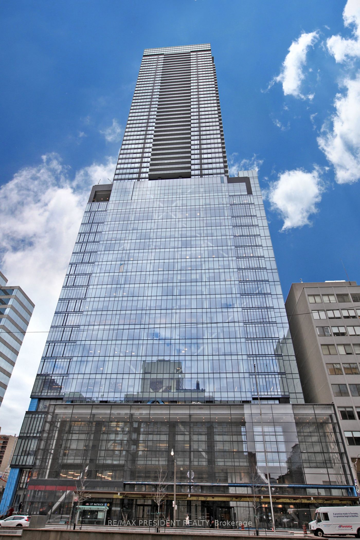 488 University Avenue 5216, Toronto, ON M5G 0C1