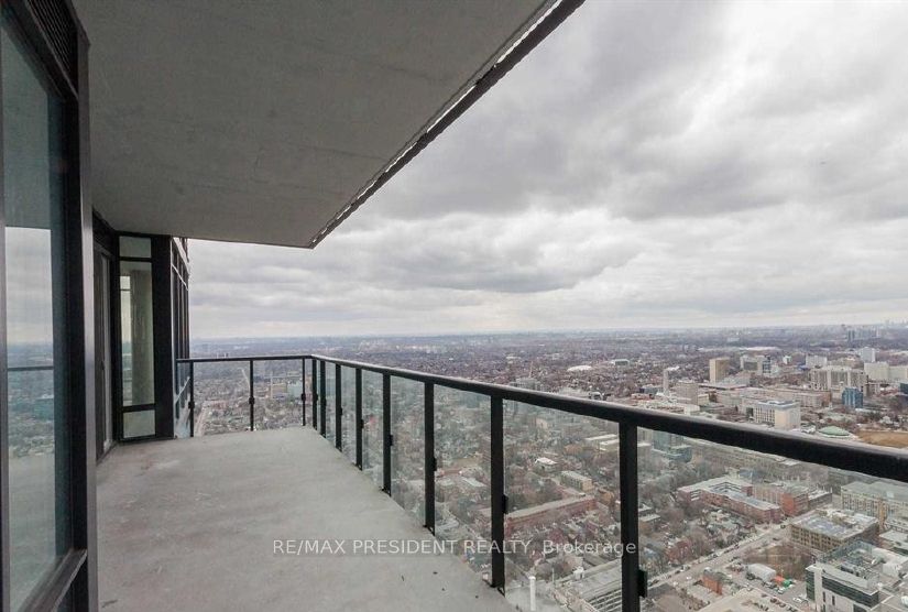 488 University Avenue 5216, Toronto, ON M5G 0C1 photo 2
