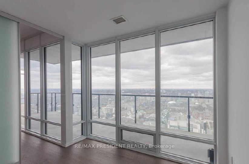 488 University Avenue 5216, Toronto, ON M5G 0C1 photo 3