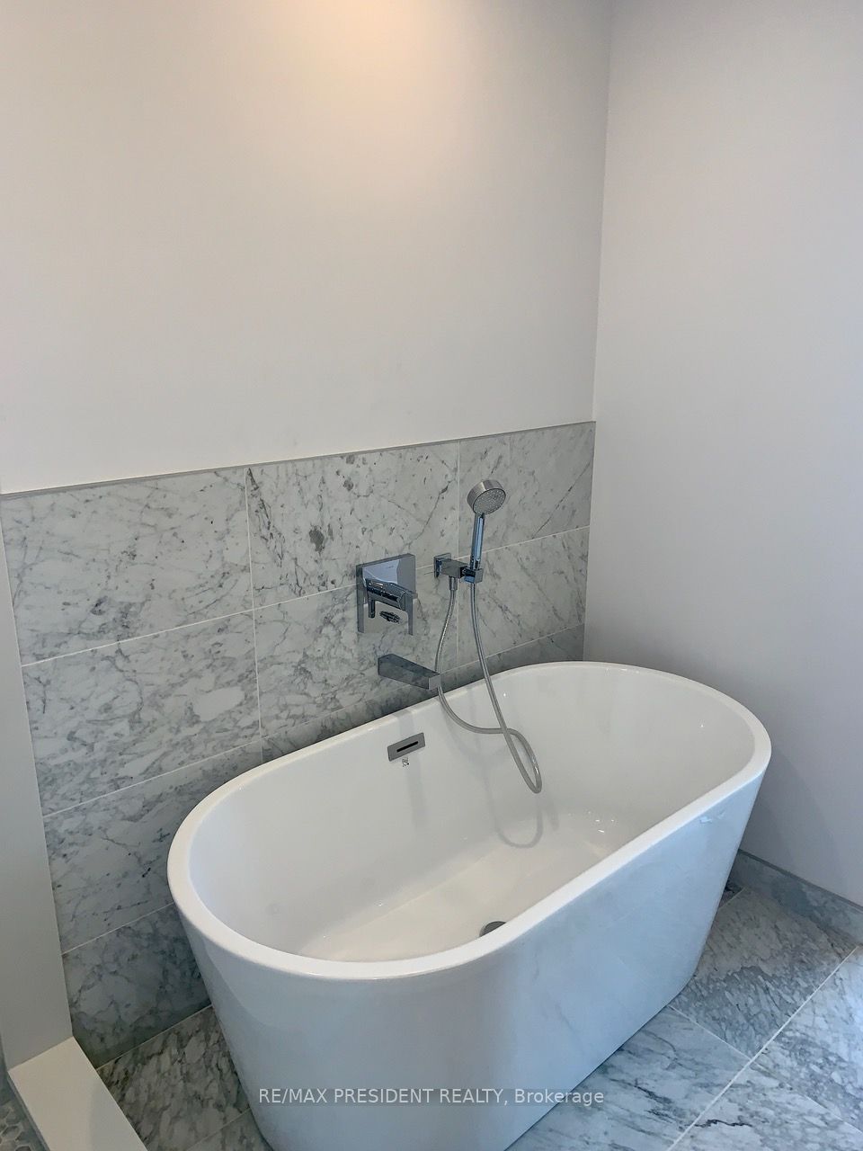 488 University Avenue 5216, Toronto, ON M5G 0C1 photo 4