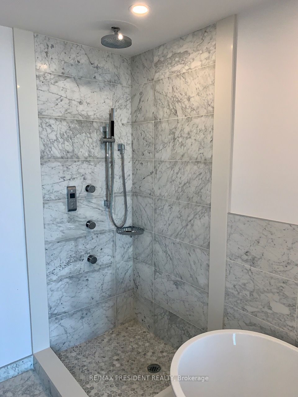 488 University Avenue 5216, Toronto, ON M5G 0C1 photo 5
